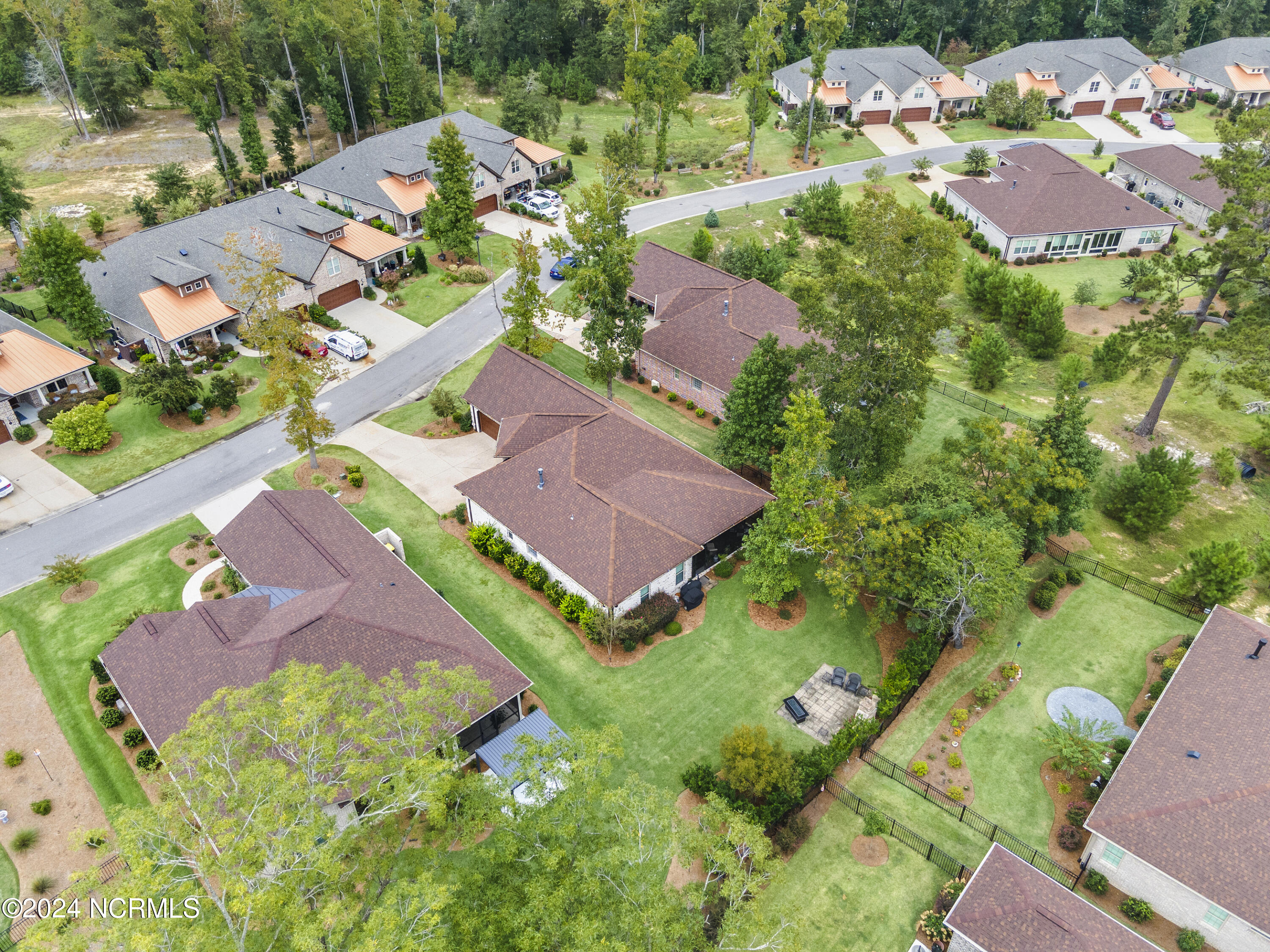 100554009 | Photo 40