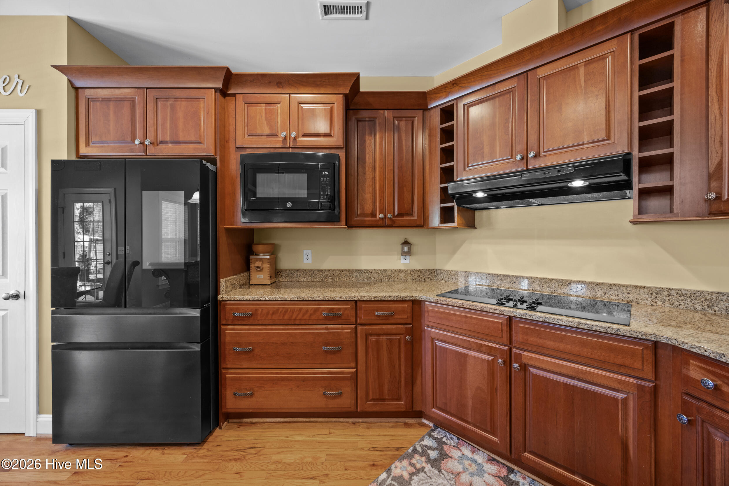 100550325 | Photo 19