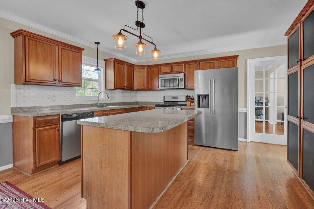 100567145 | Photo 13