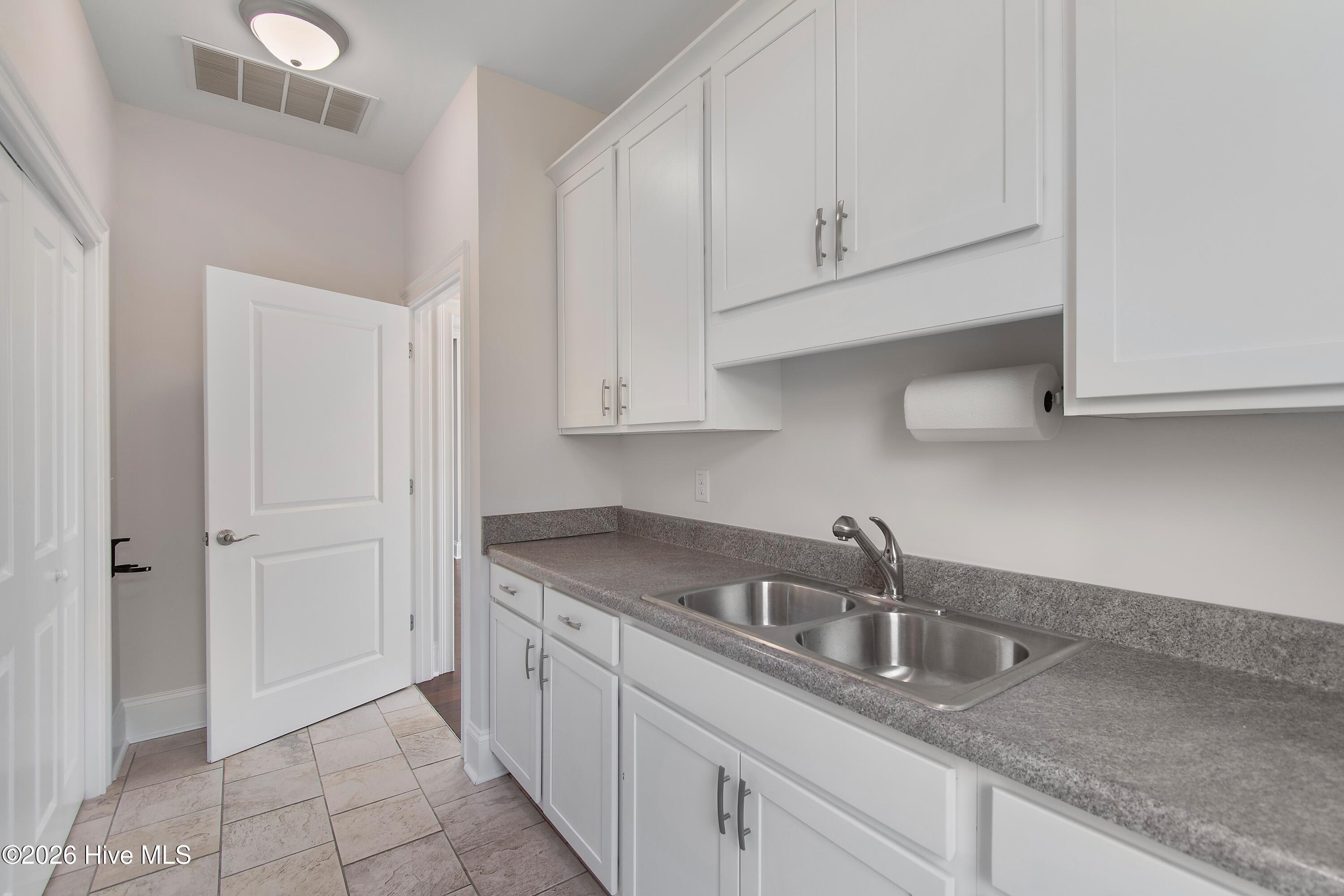 100556573 | Photo 46