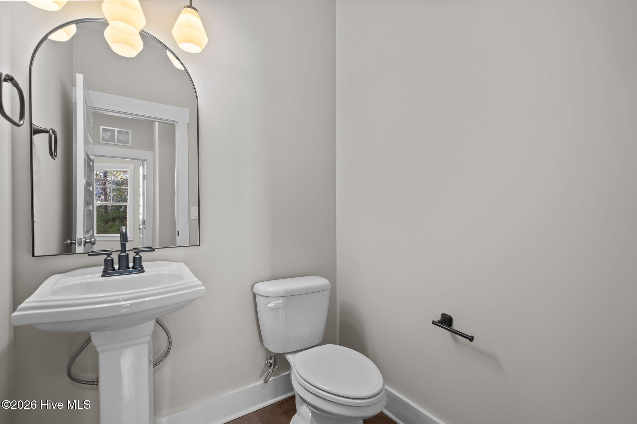 100550410 | Photo 43