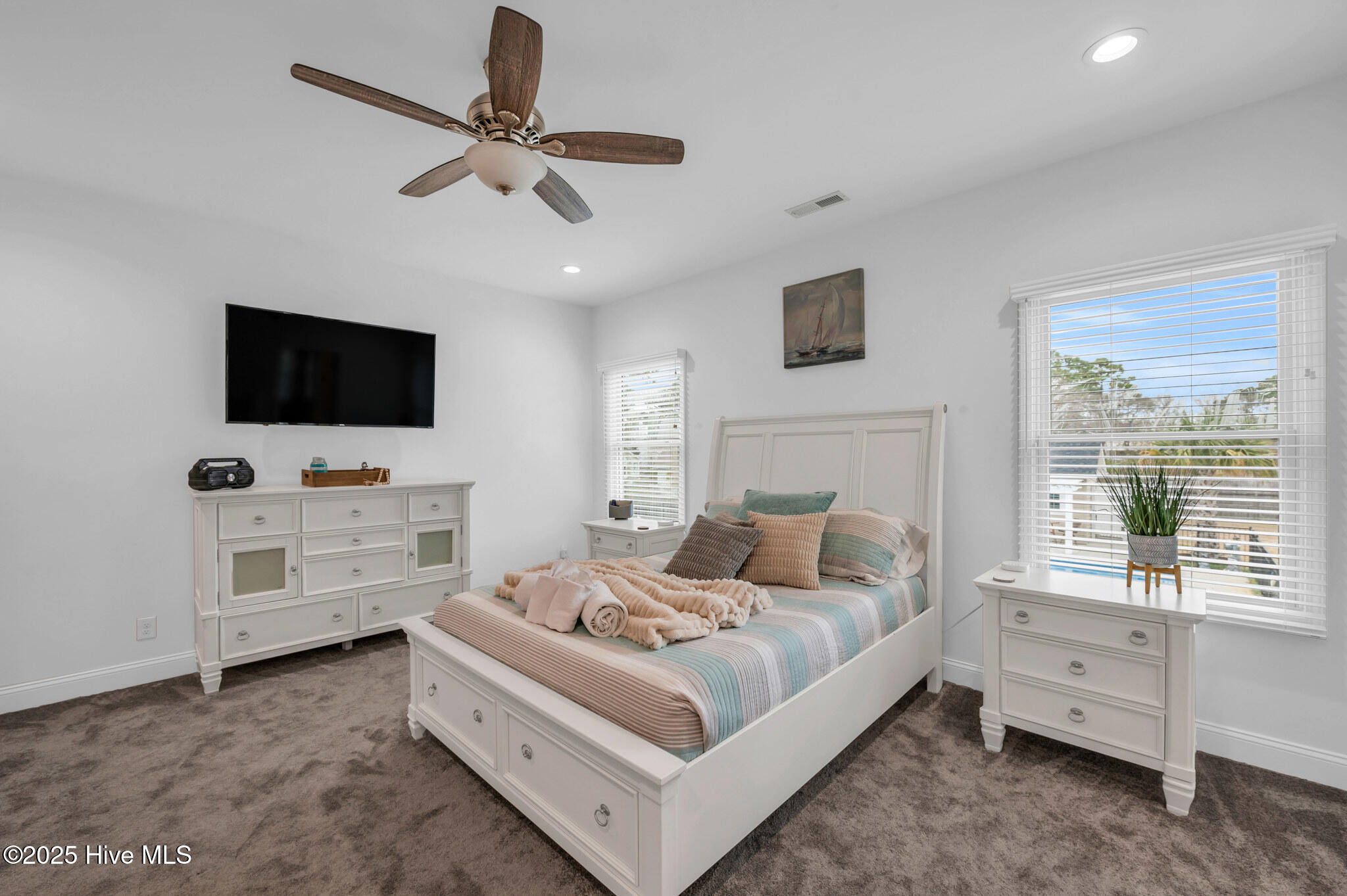 100494637 | Photo 70