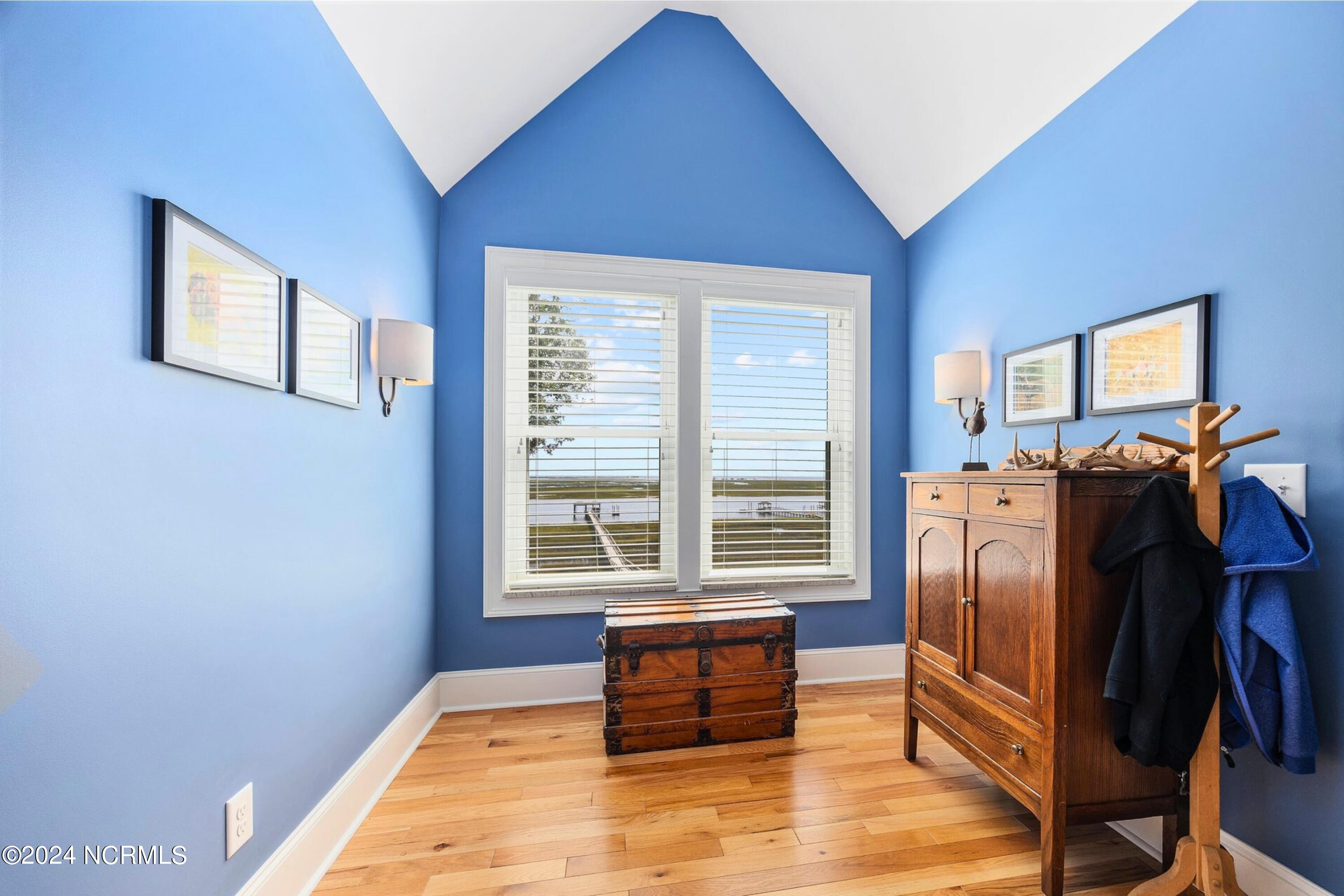 100553128 | Photo 50