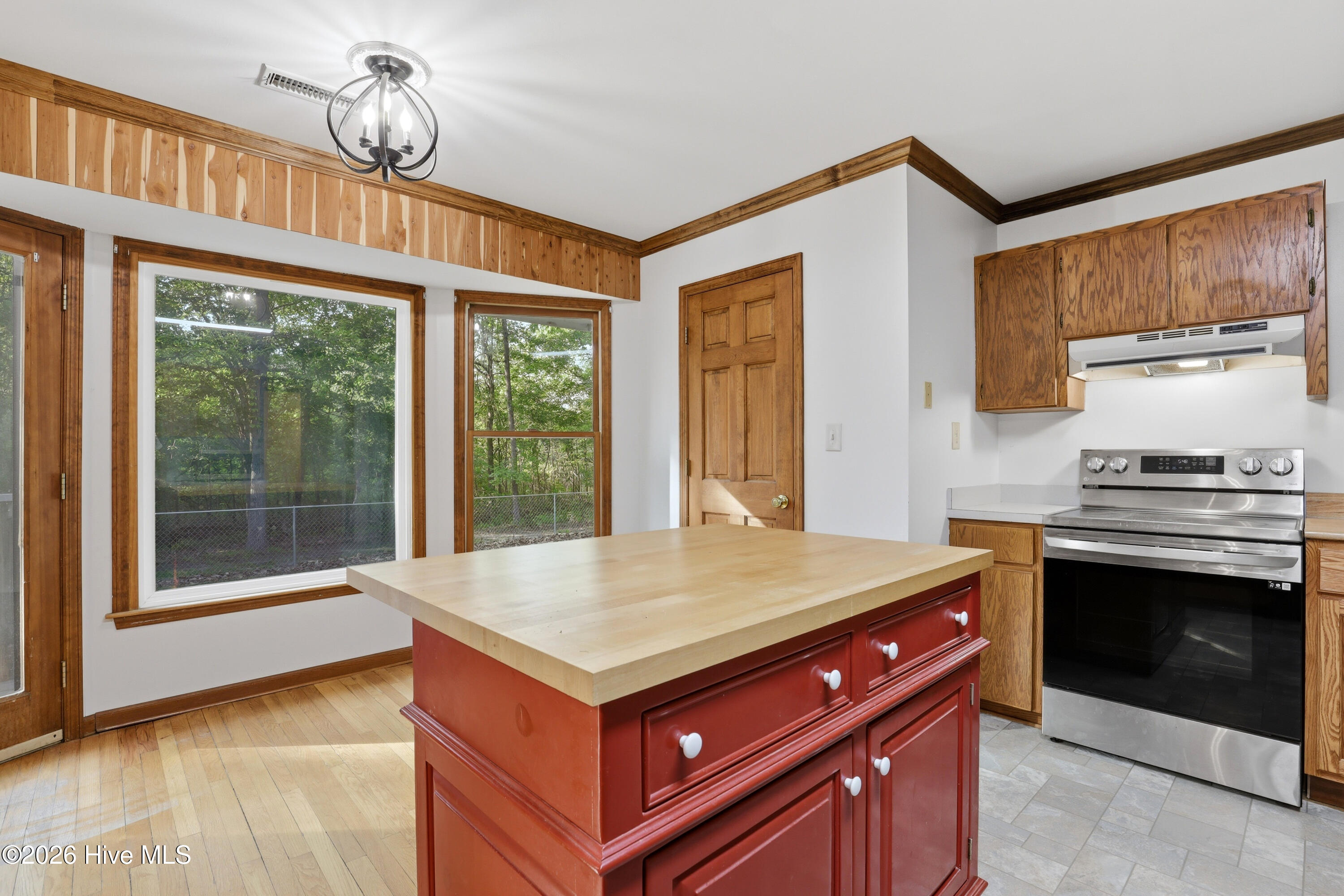 100569494 | Photo 35