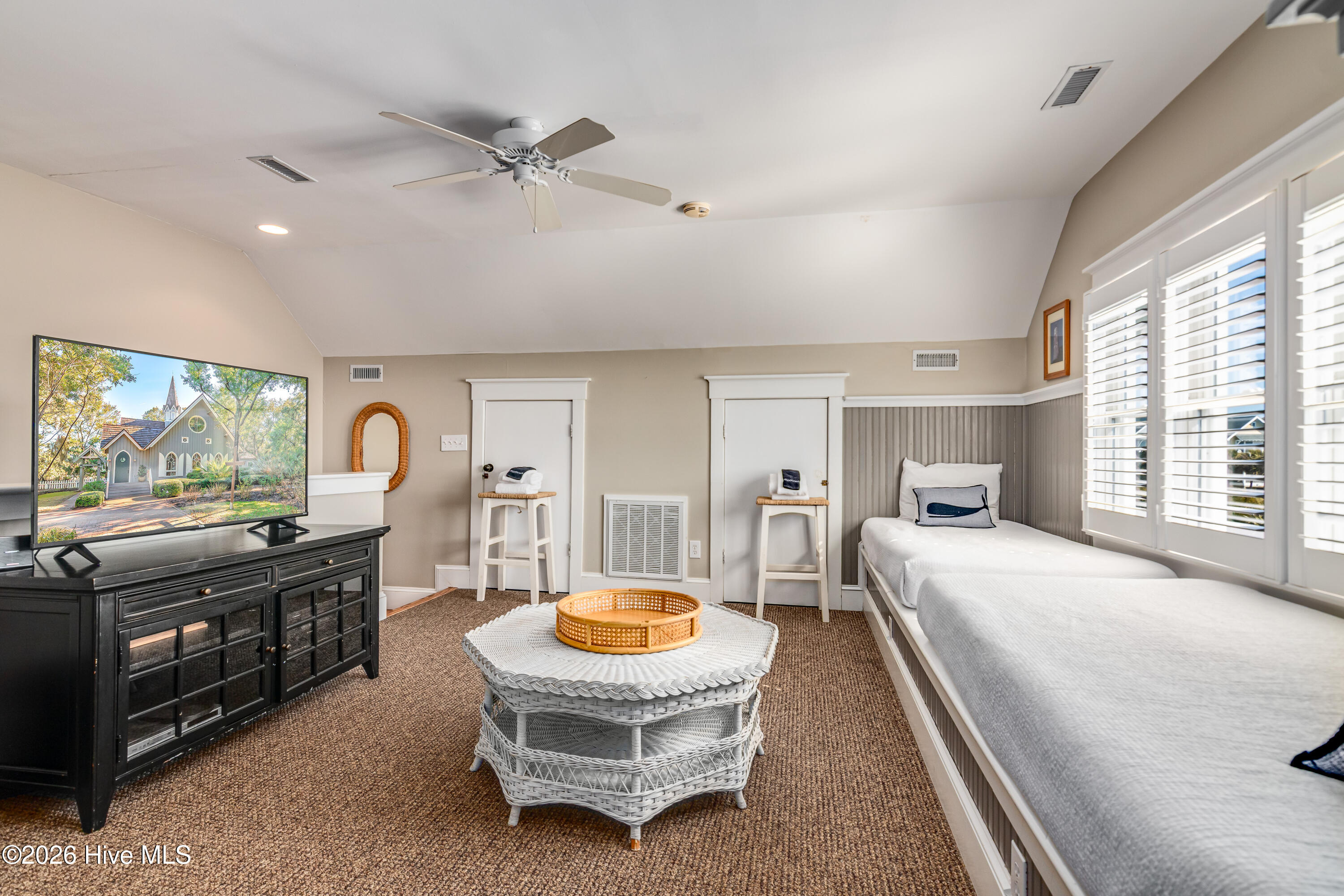 100553208 | Photo 48