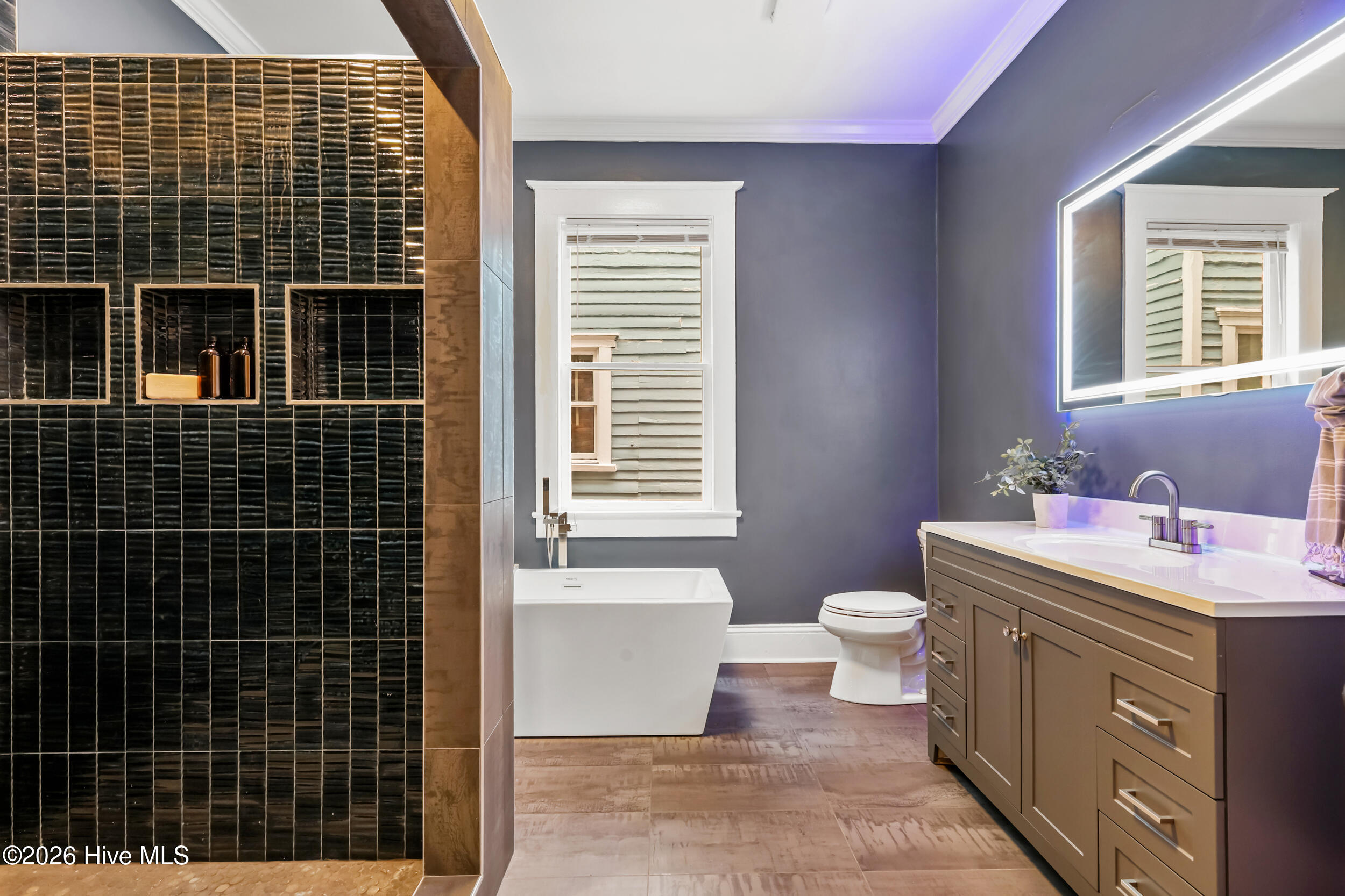 100553012 | Photo 21