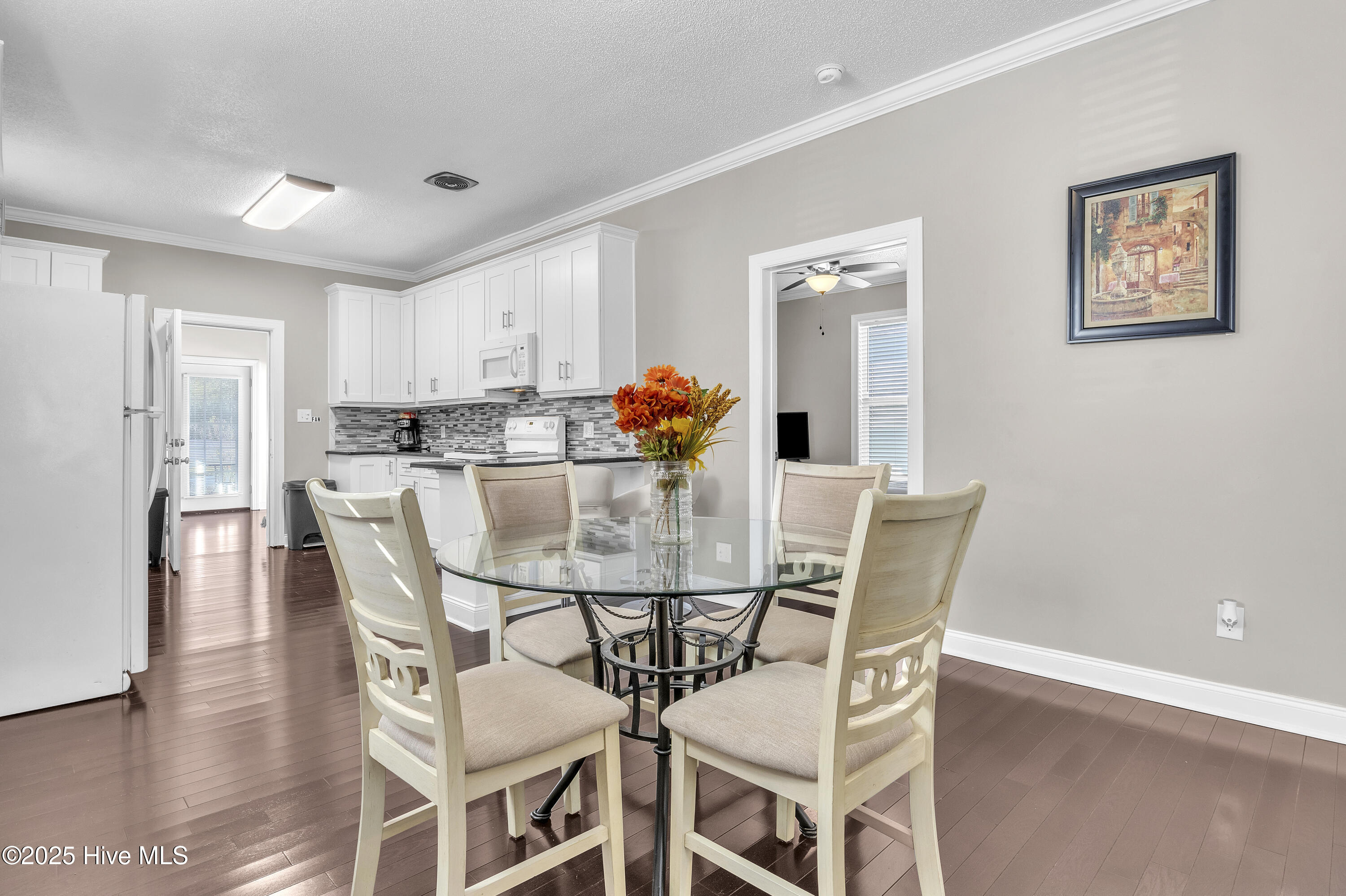 100548856 | Photo 19