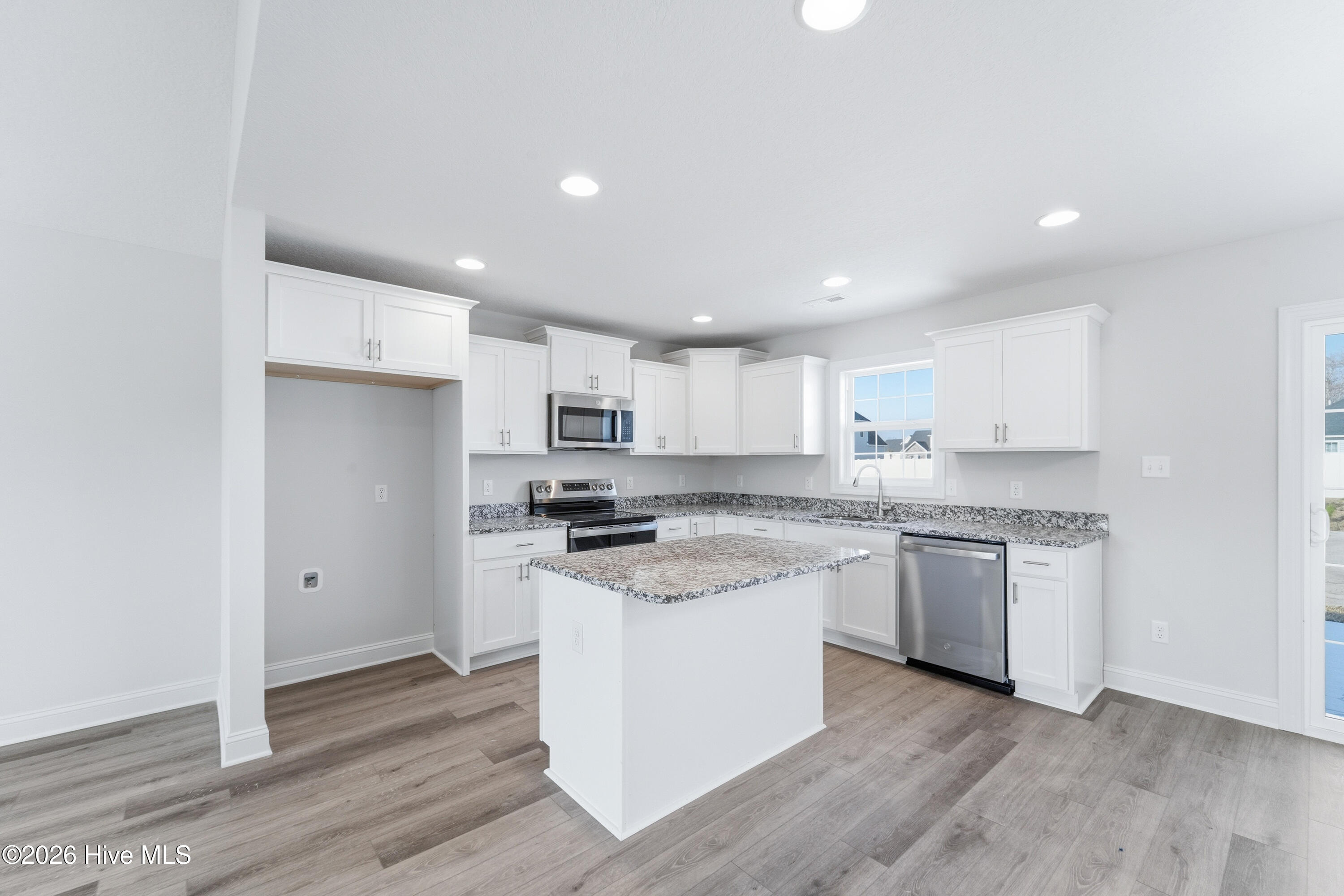 100537618 | Photo 13