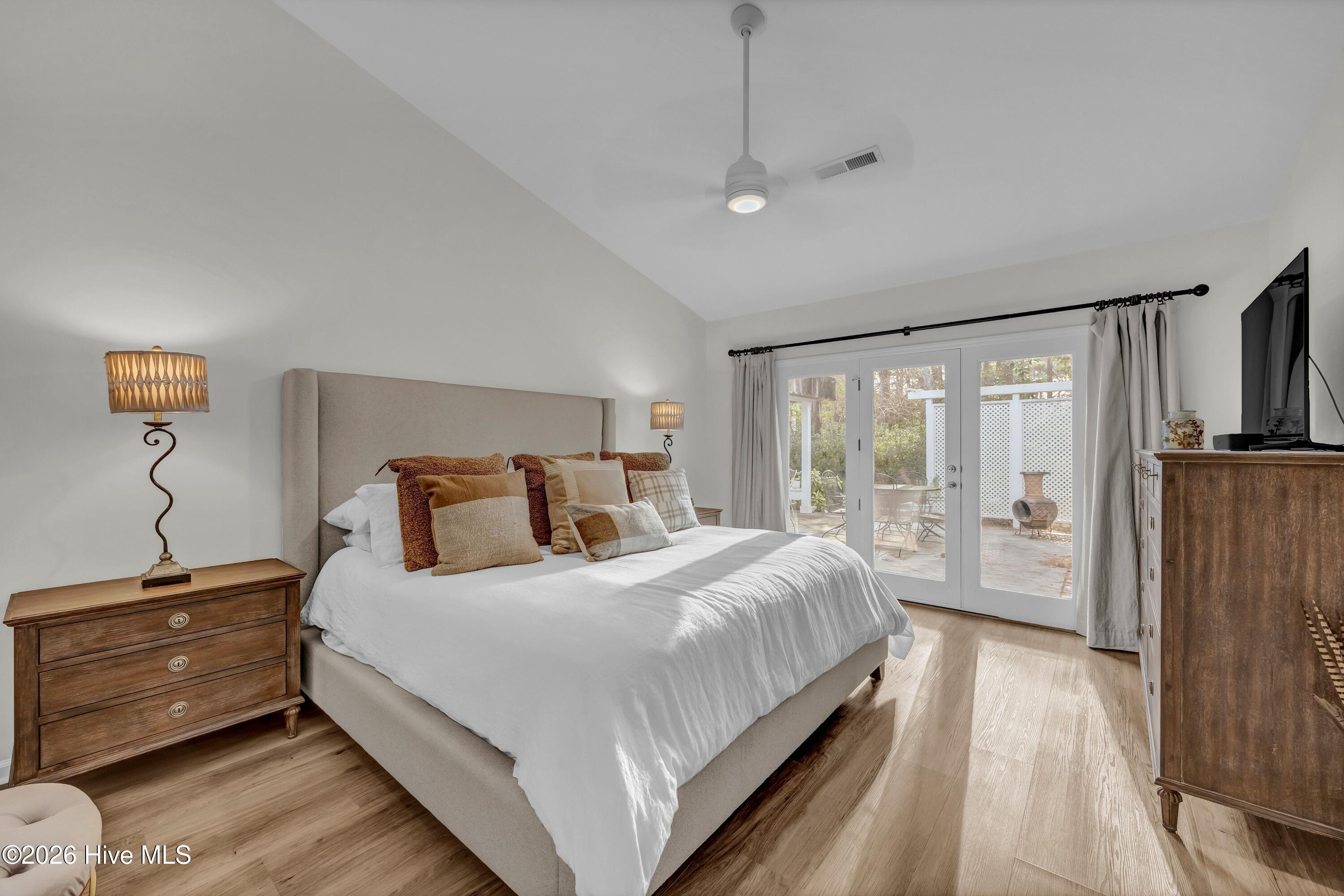 100549096 | Photo 14