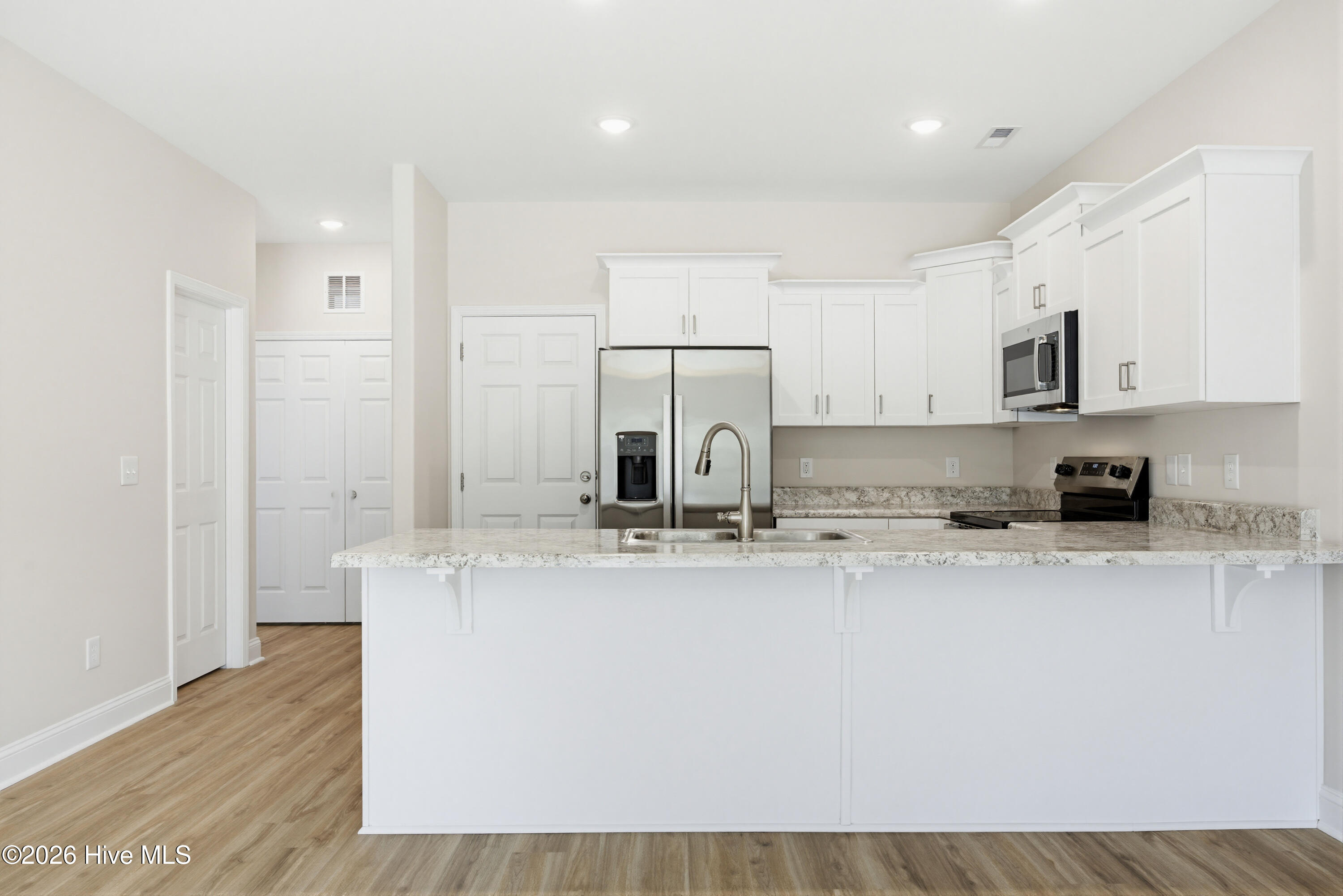 100567263 | Photo 11