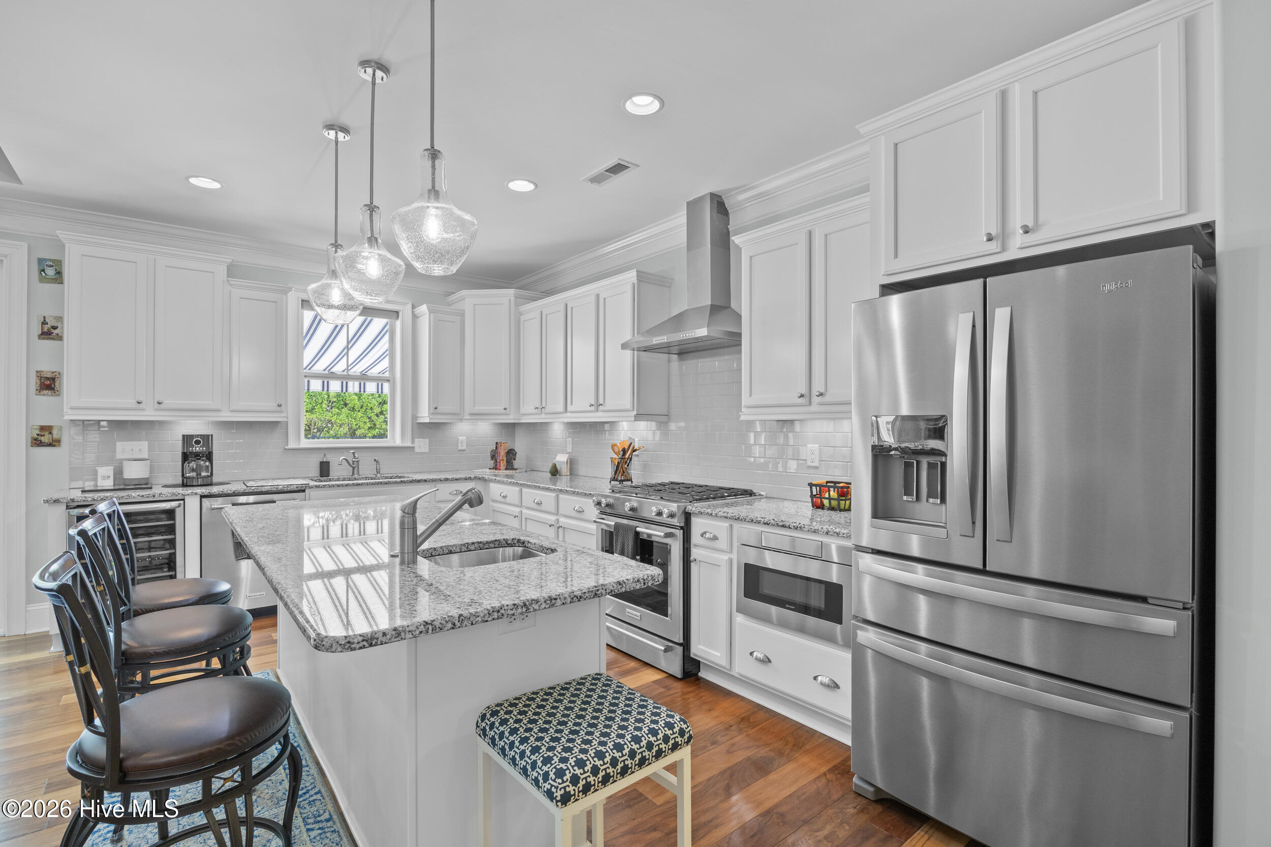 100565647 | Photo 19