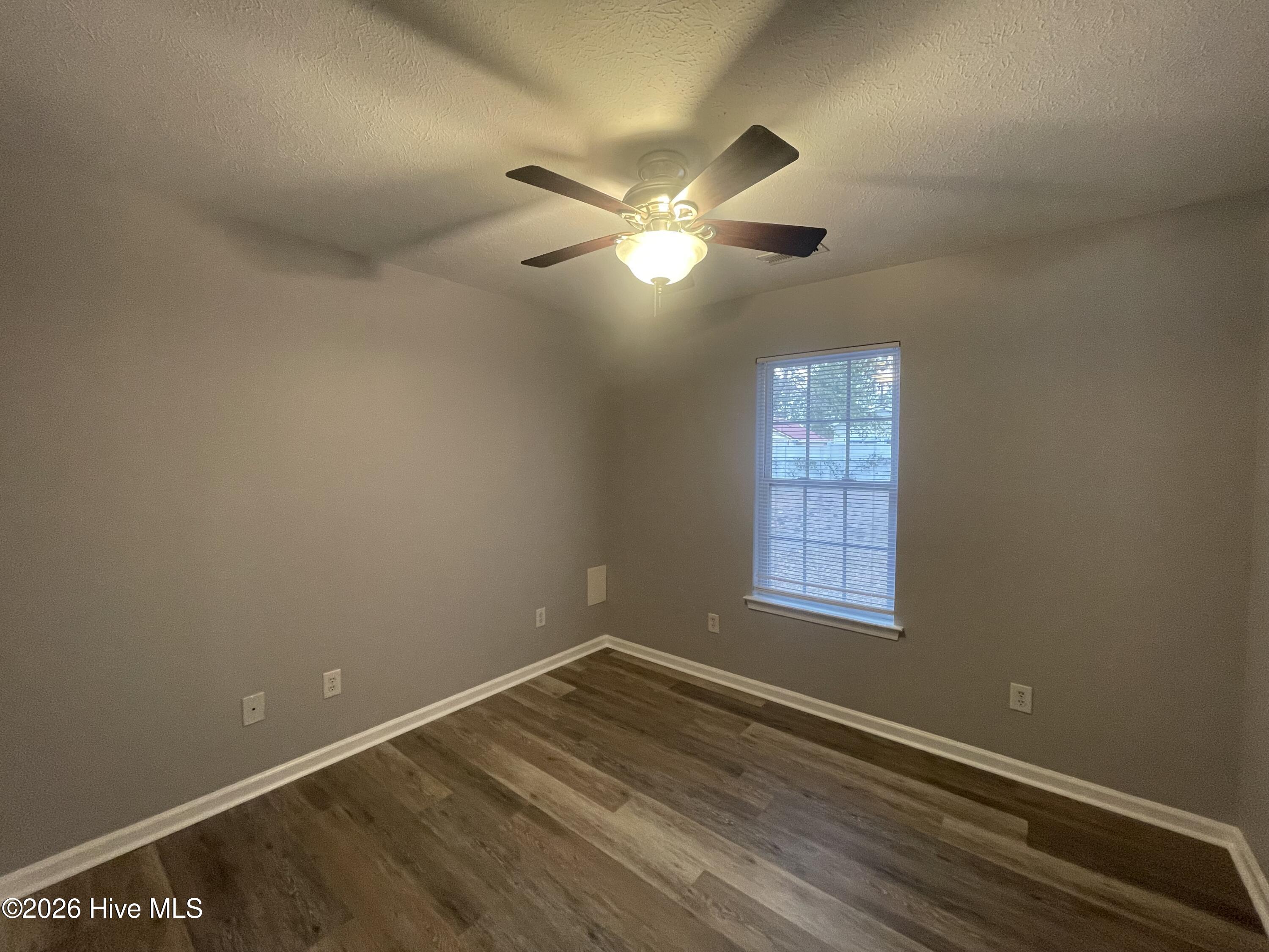 100548174 | Photo 19