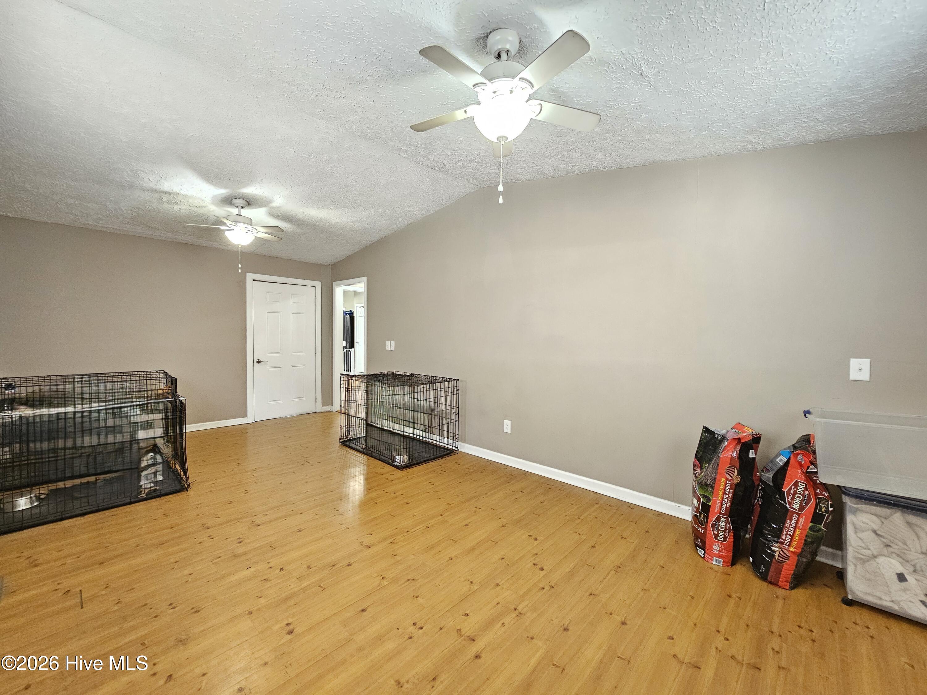 100561319 | Photo 43