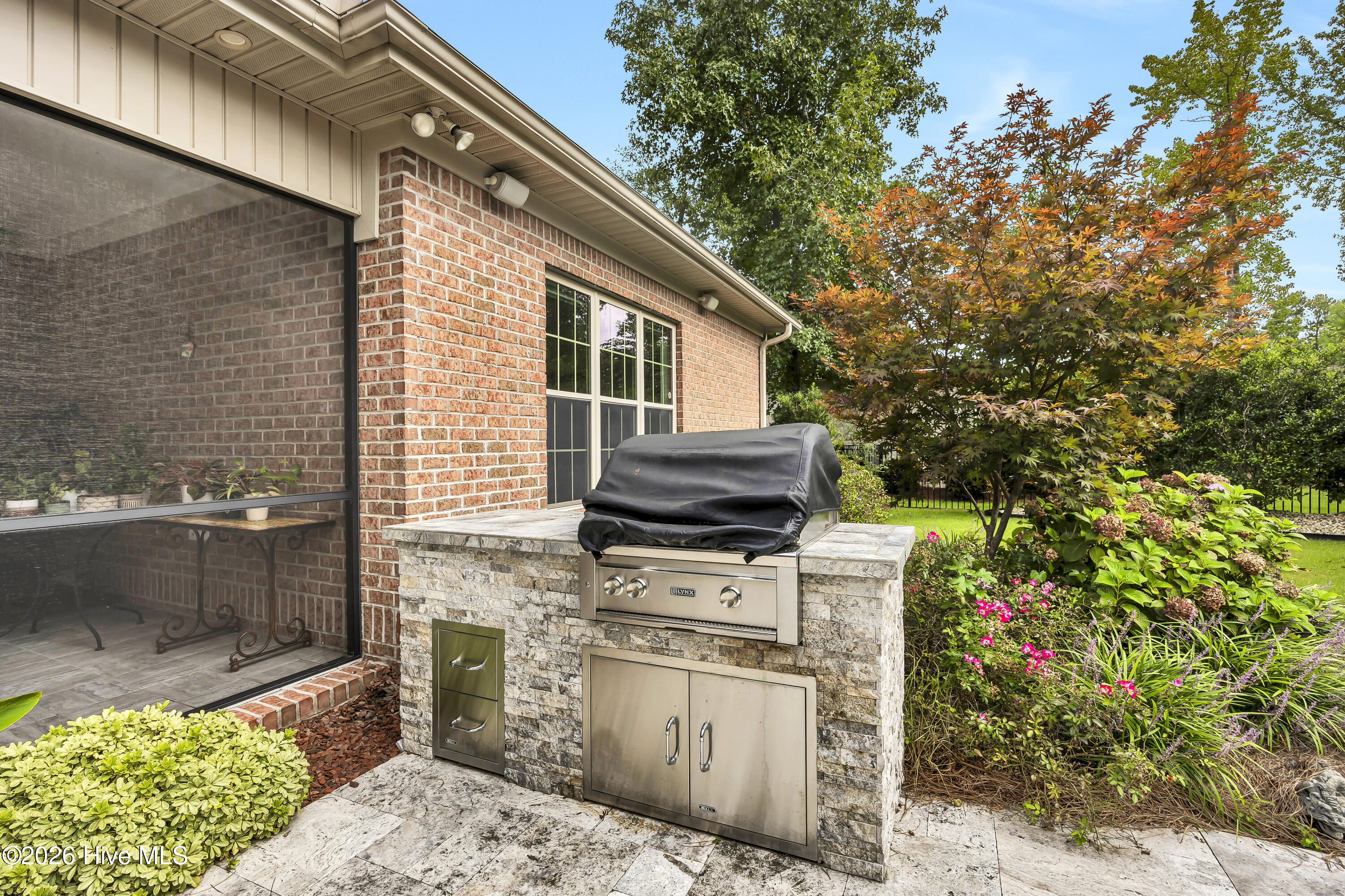 100555264 | Photo 43