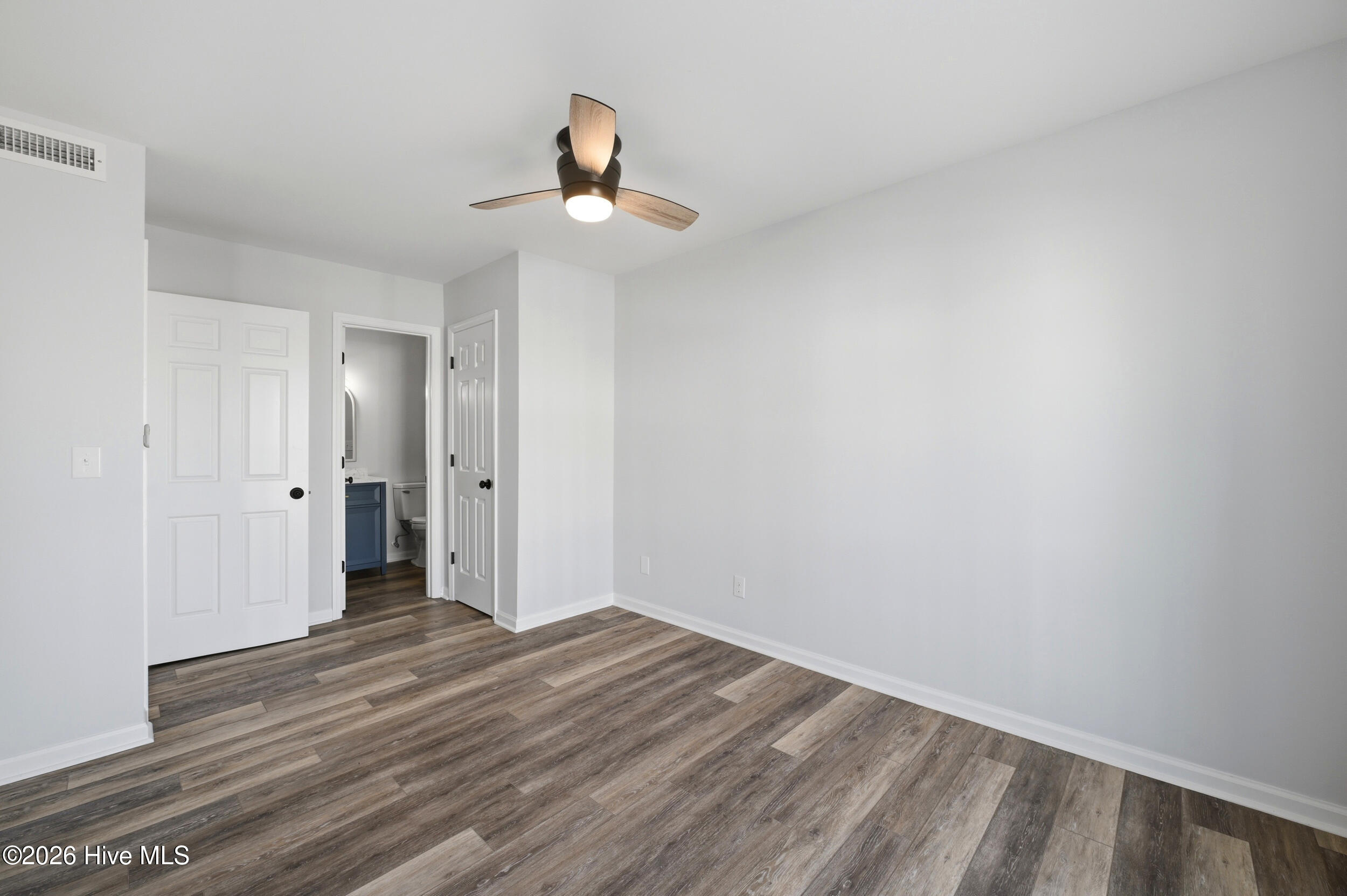 100566140 | Photo 18