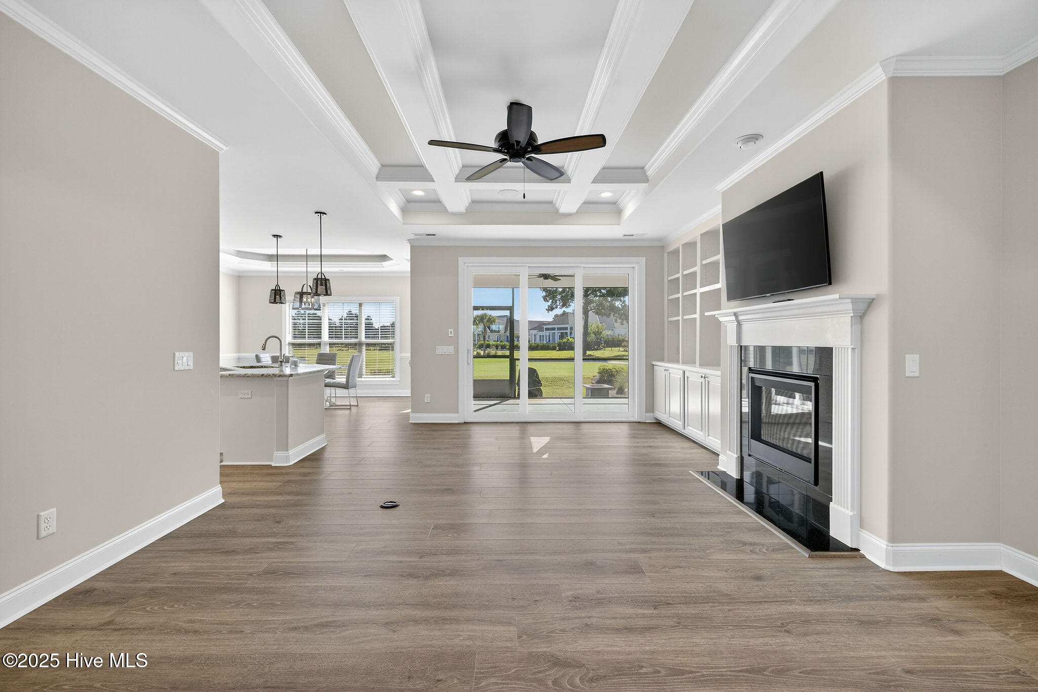 100529139 | Photo 21