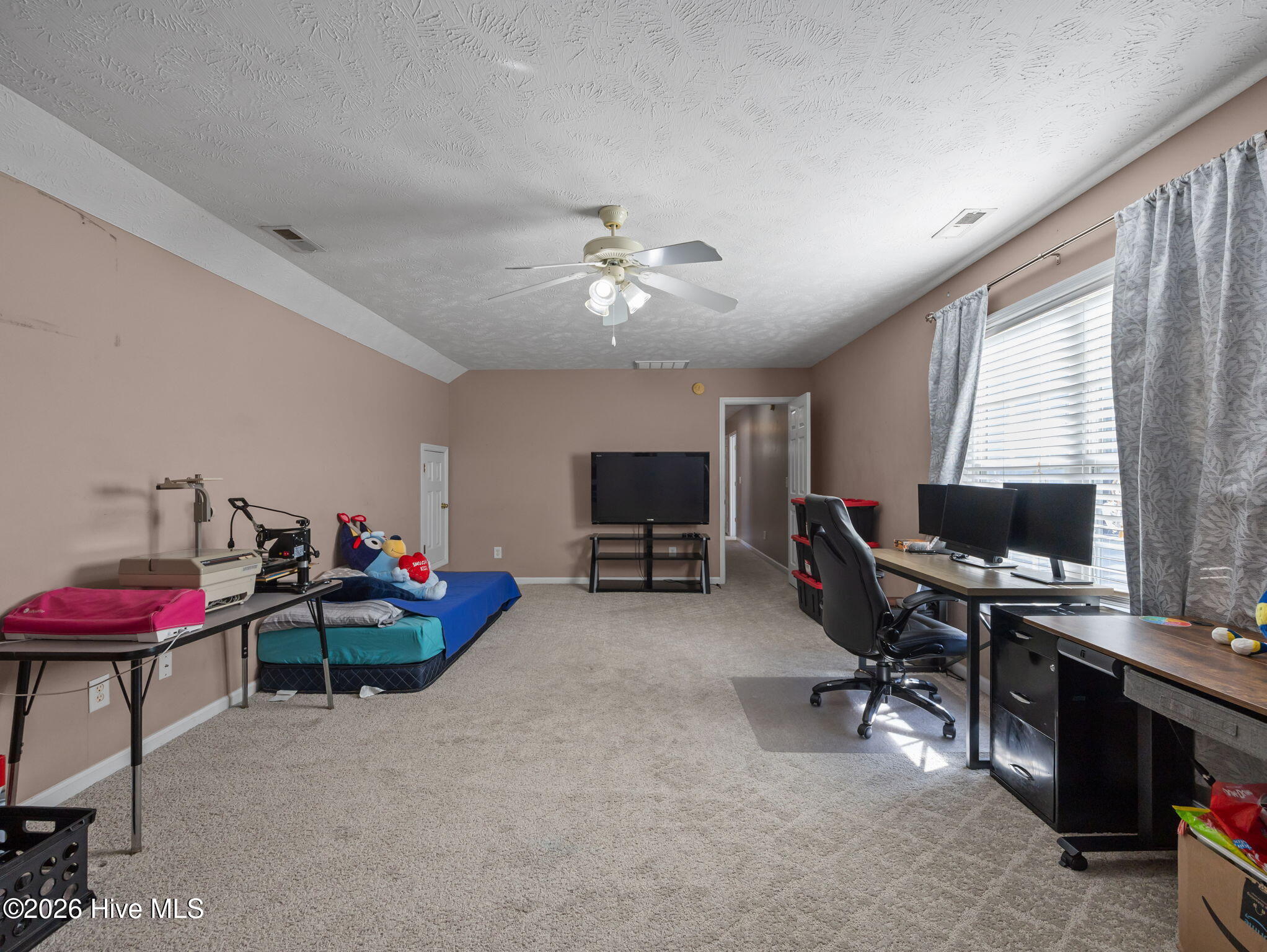 100566788 | Photo 35