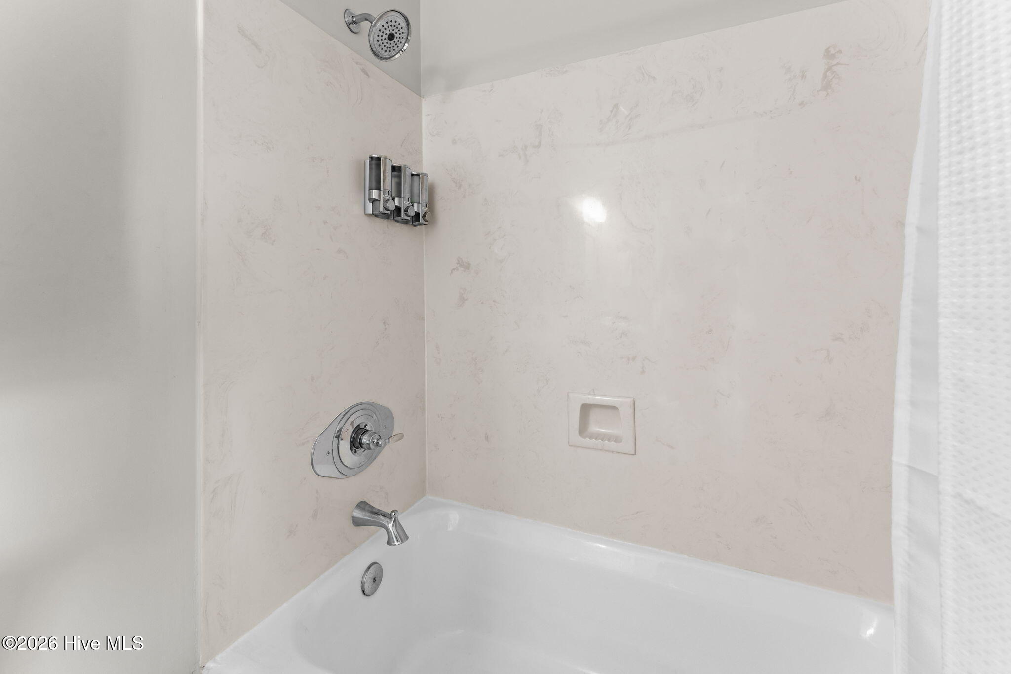 100550186 | Photo 27