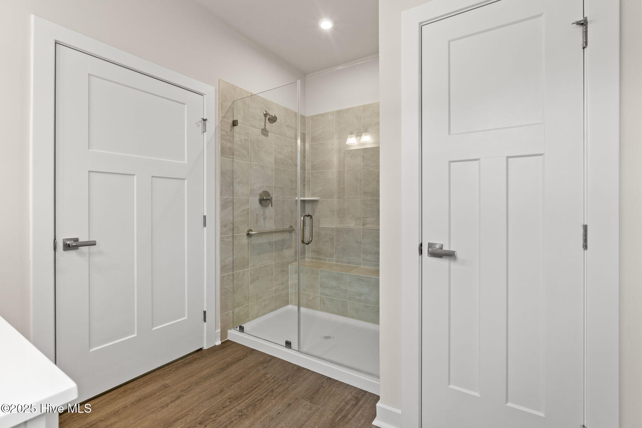 100562530 | Photo 13