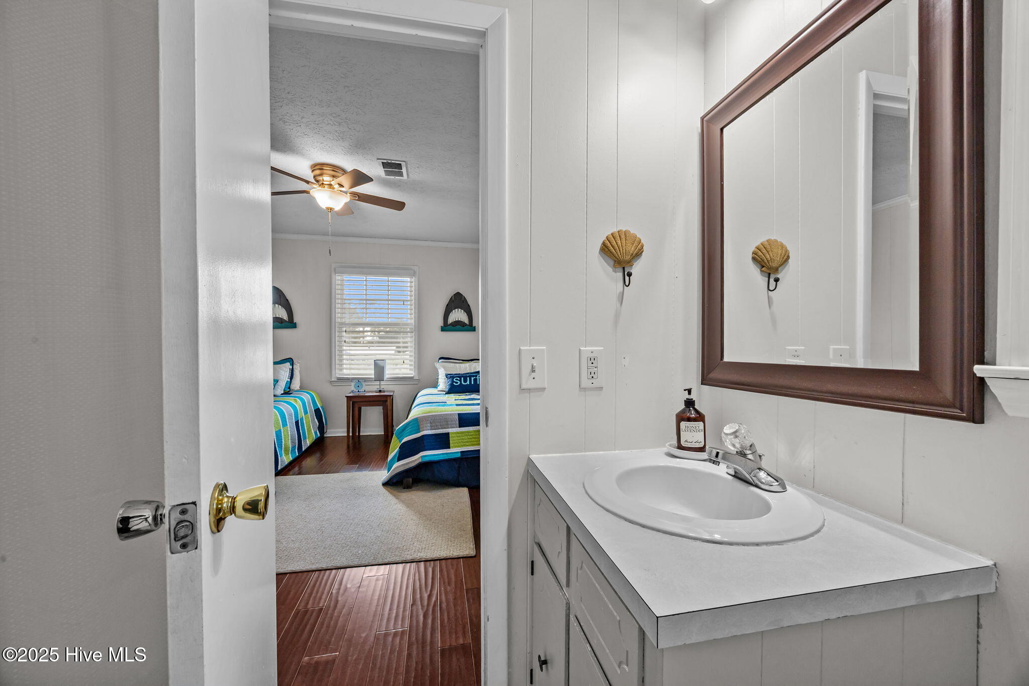 100543033 | Photo 28