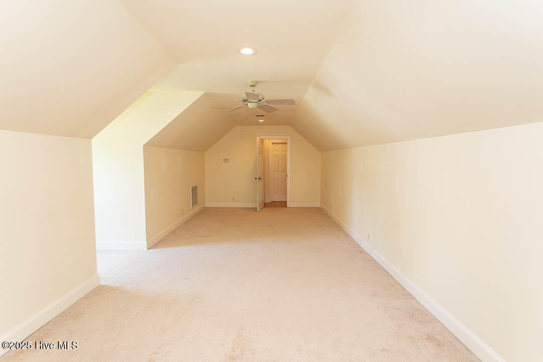 100526043 | Photo 41