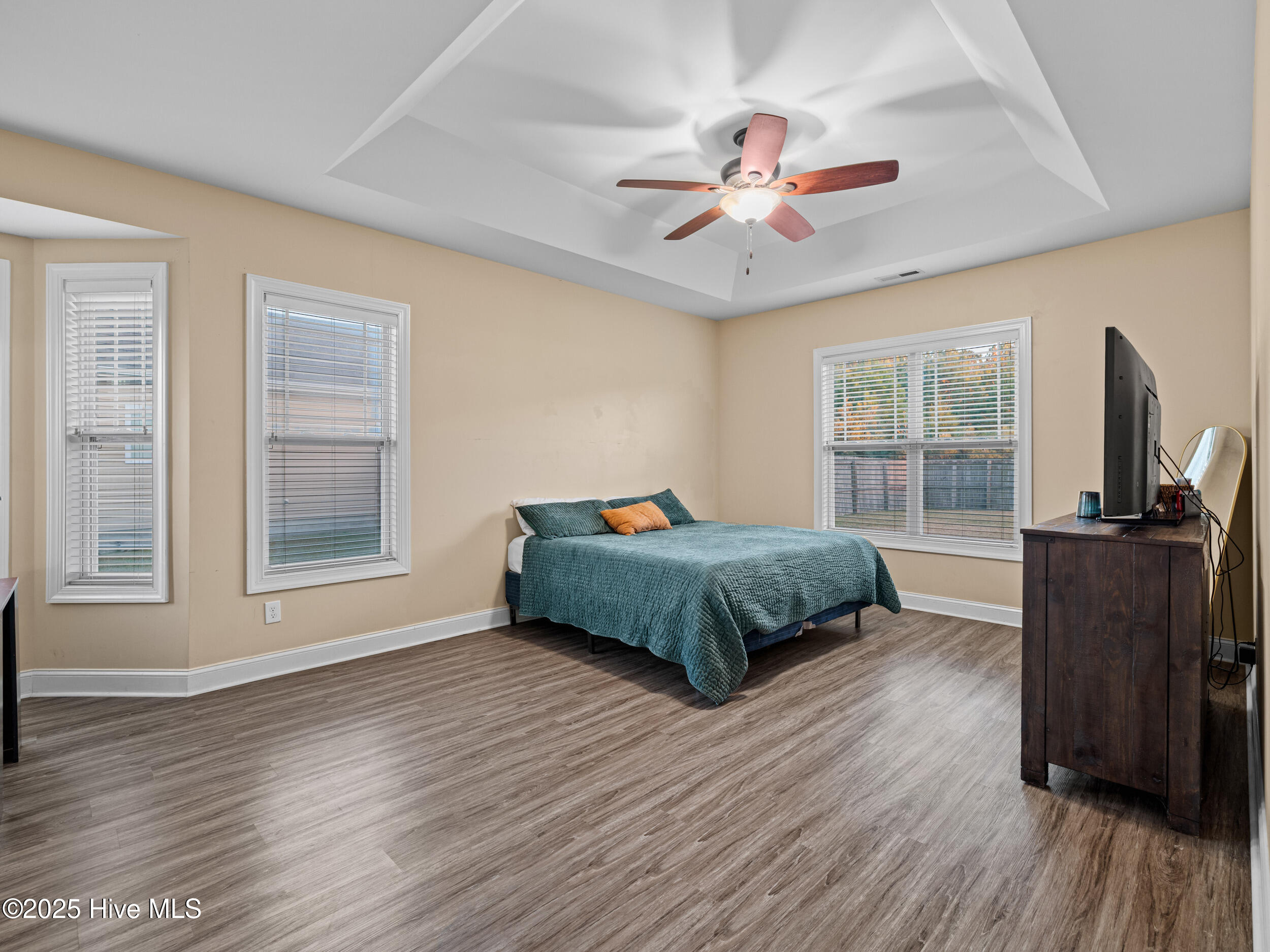 100543750 | Photo 18