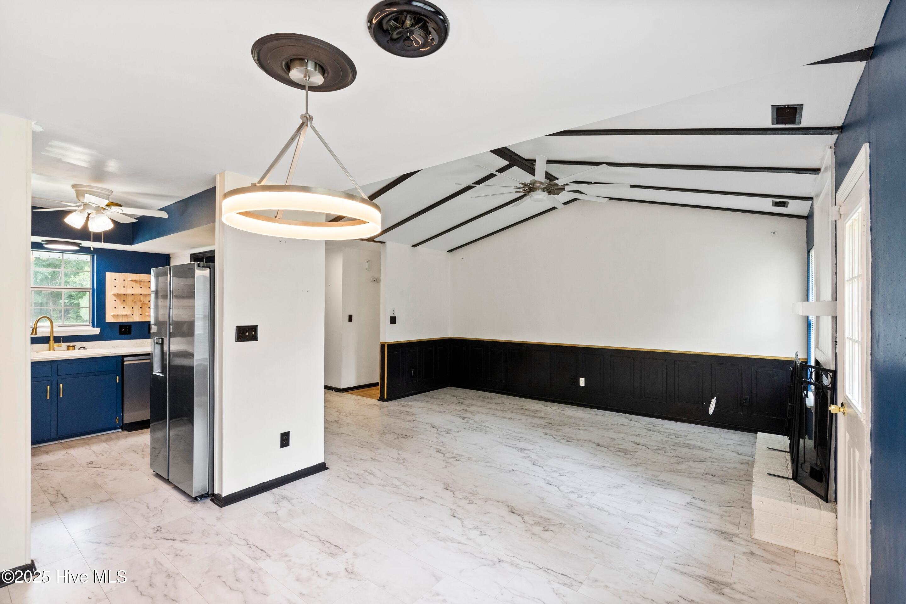 100523596 | Photo 16