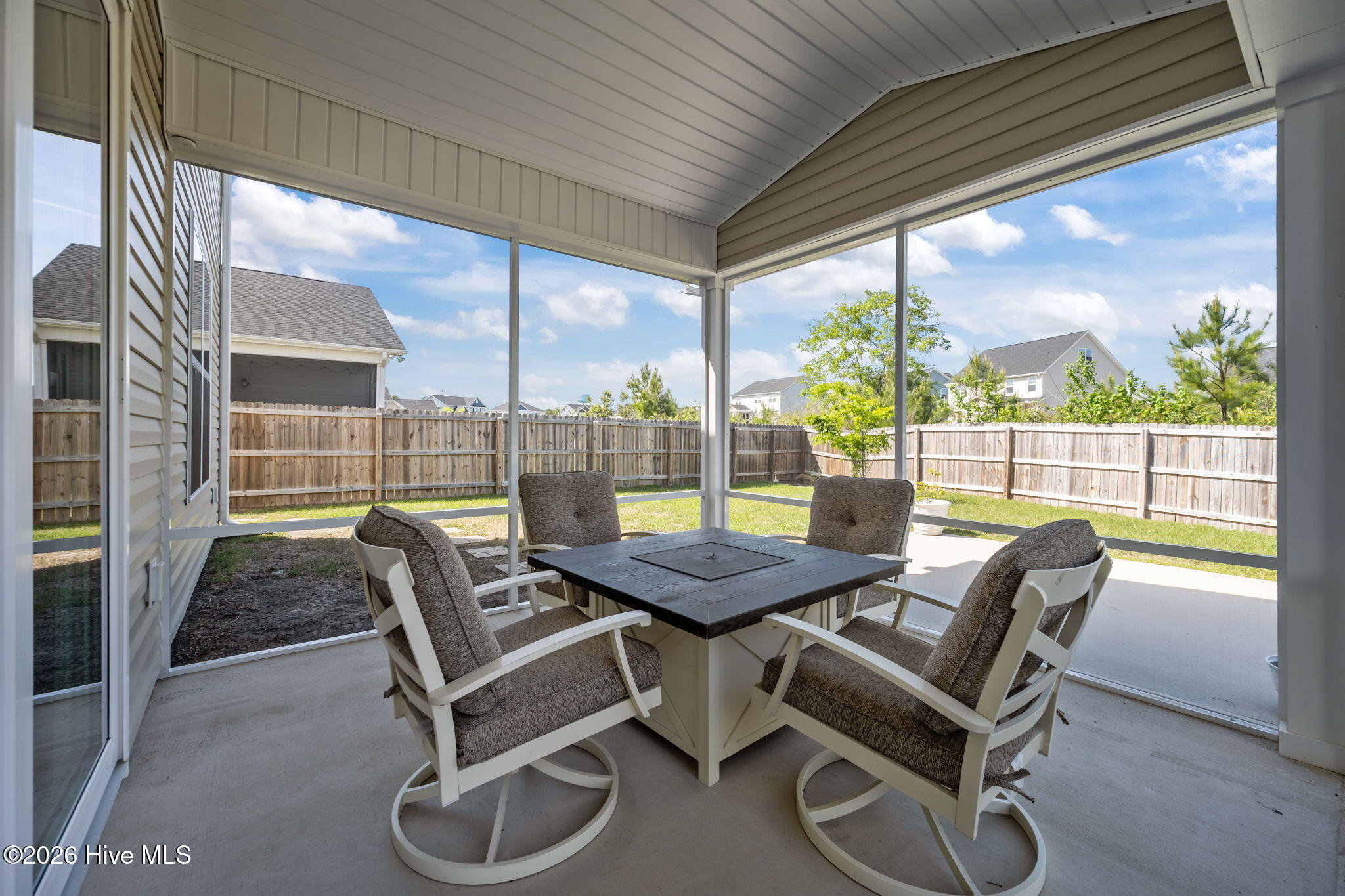 100567442 | Photo 37