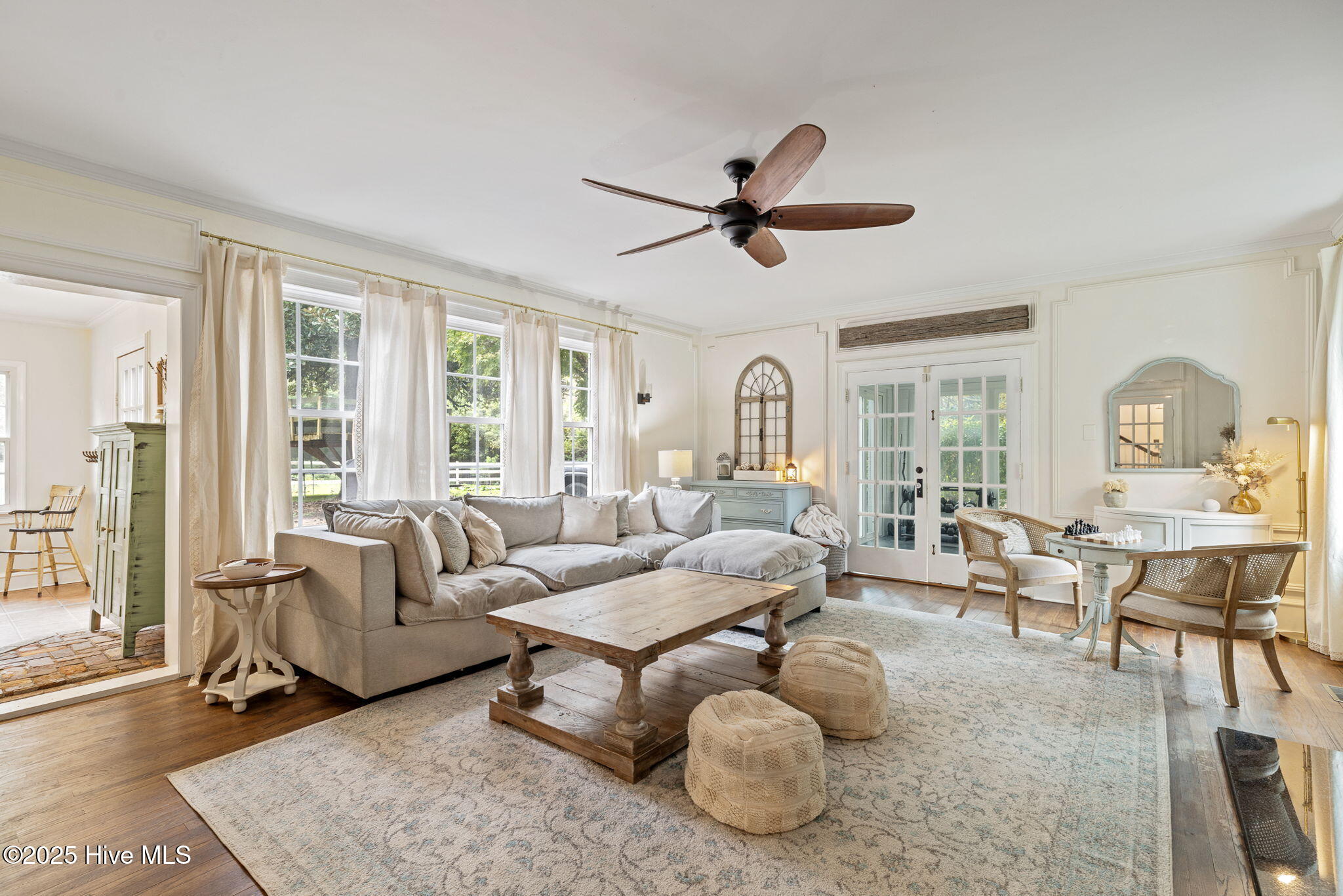 100533679 | Photo 18