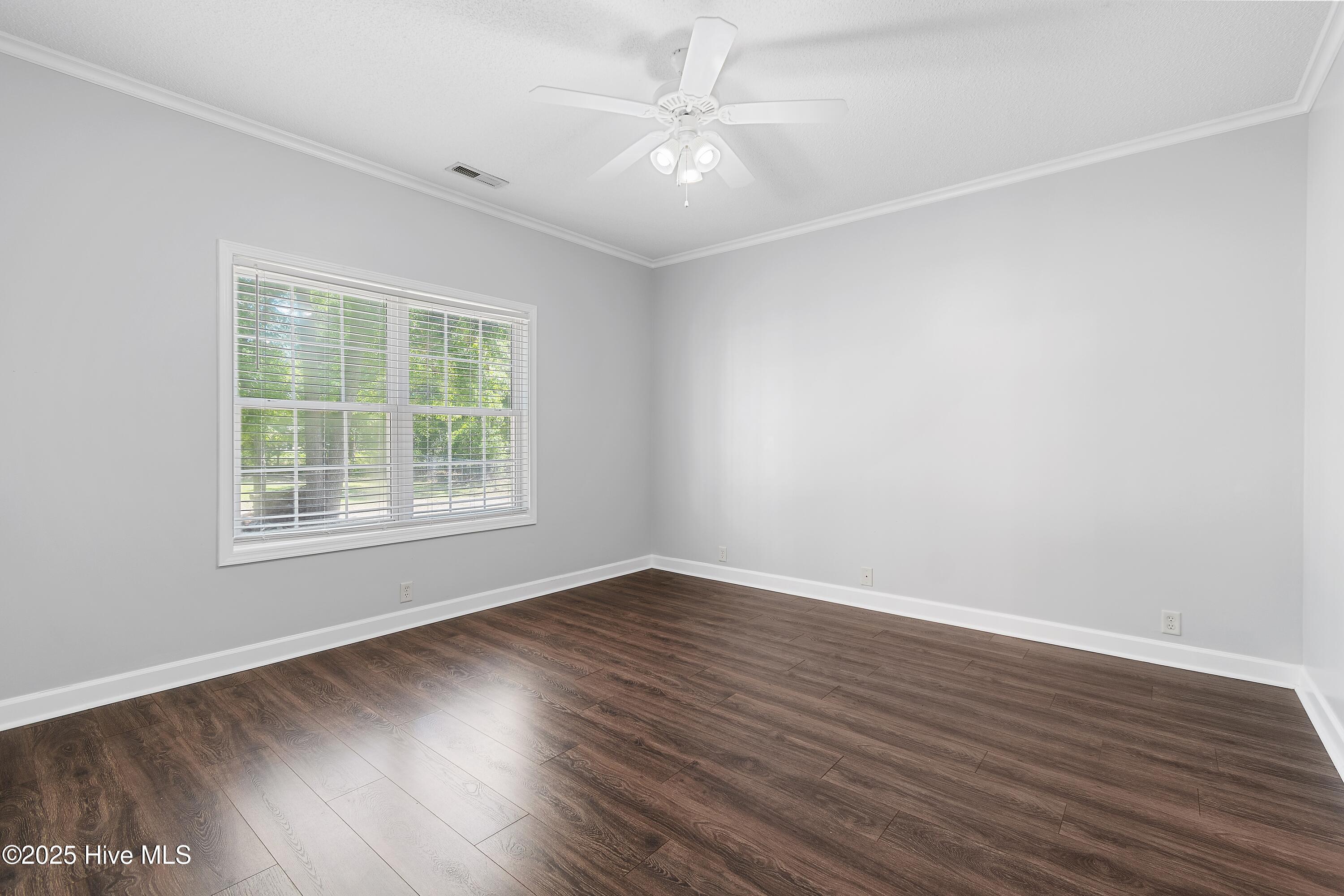 100509248 | Photo 16