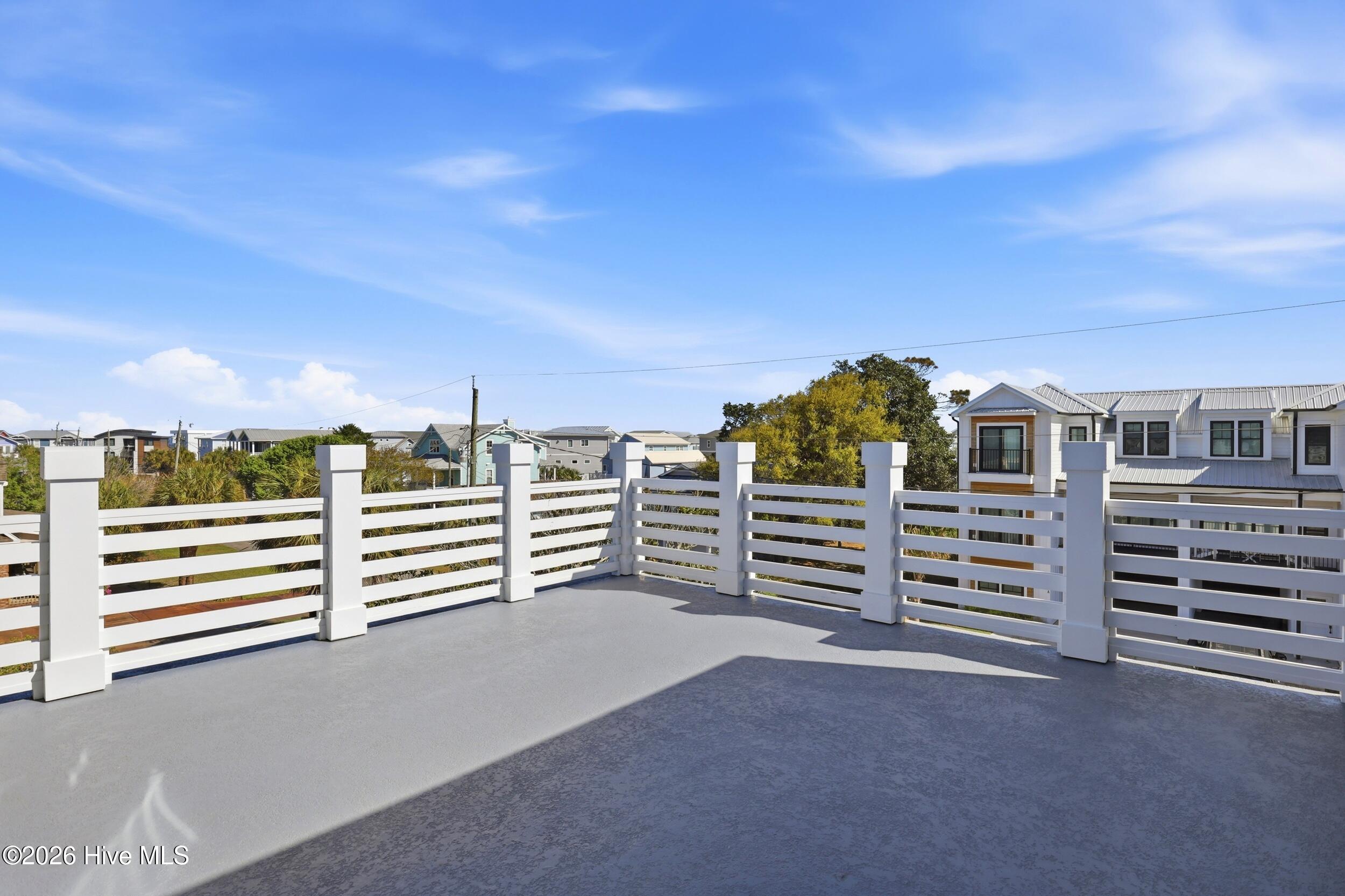 100562877 | Photo 34