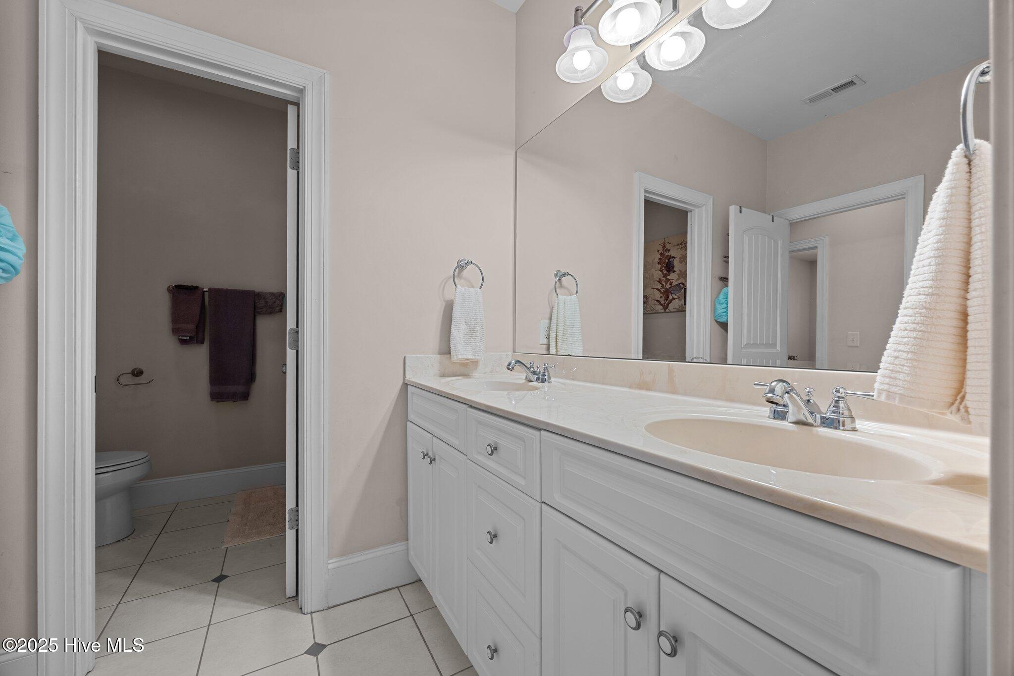 100516018 | Photo 38