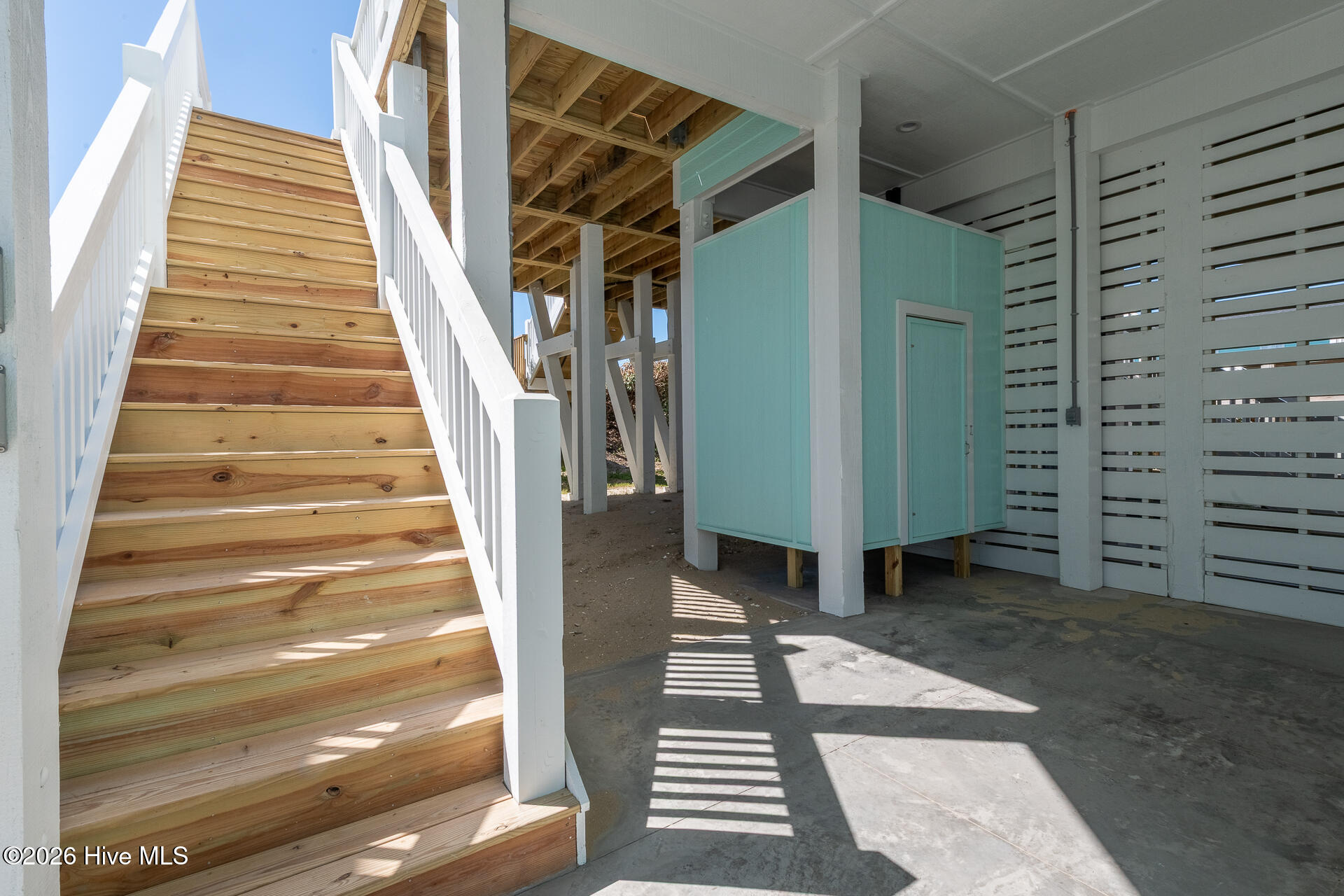 100568096 | Photo 17