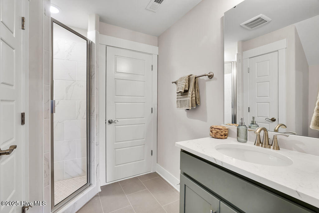 100529674 | Photo 51