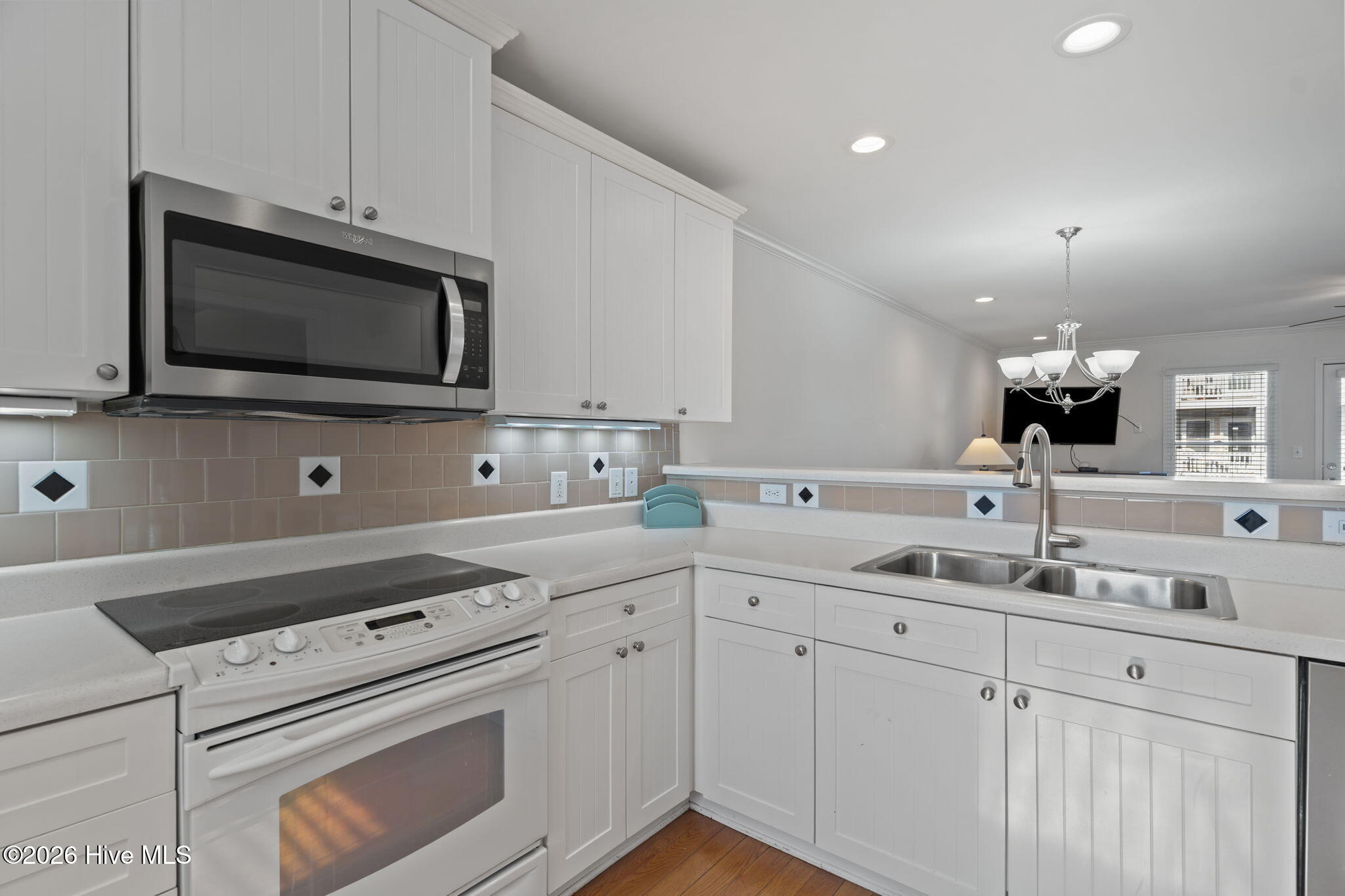 100563044 | Photo 23