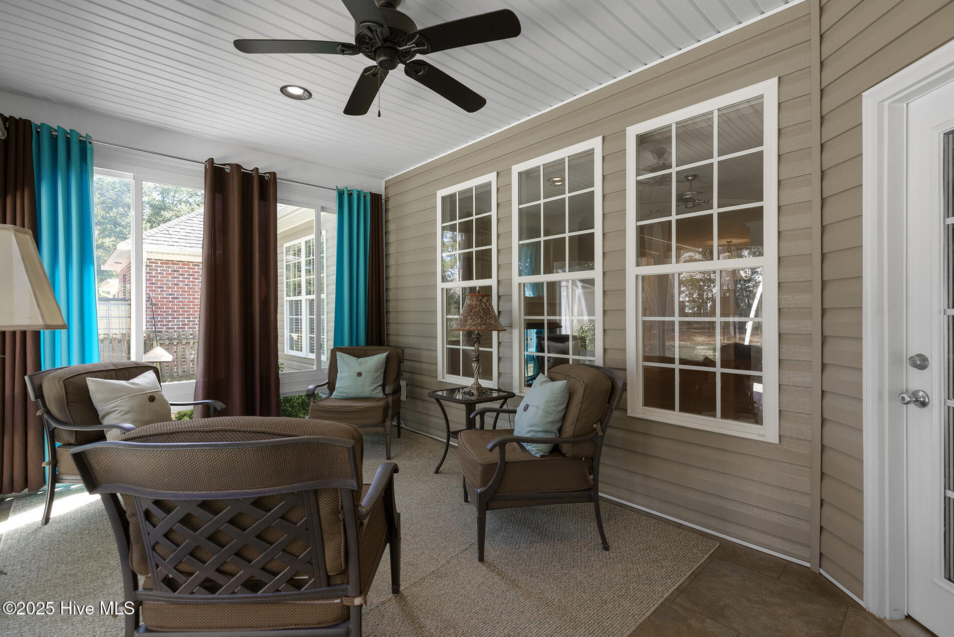 100525517 | Photo 42