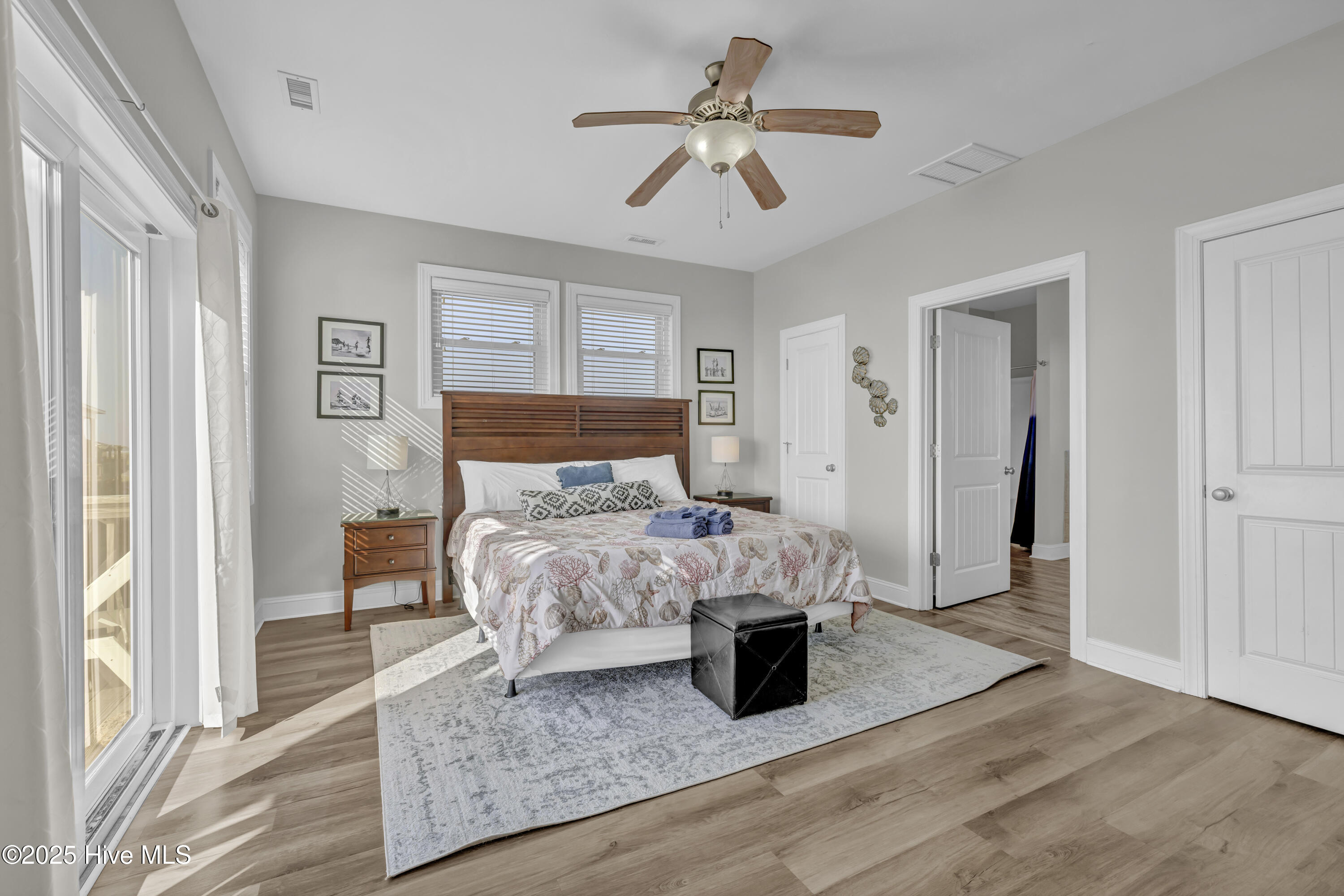 100535806 | Photo 17