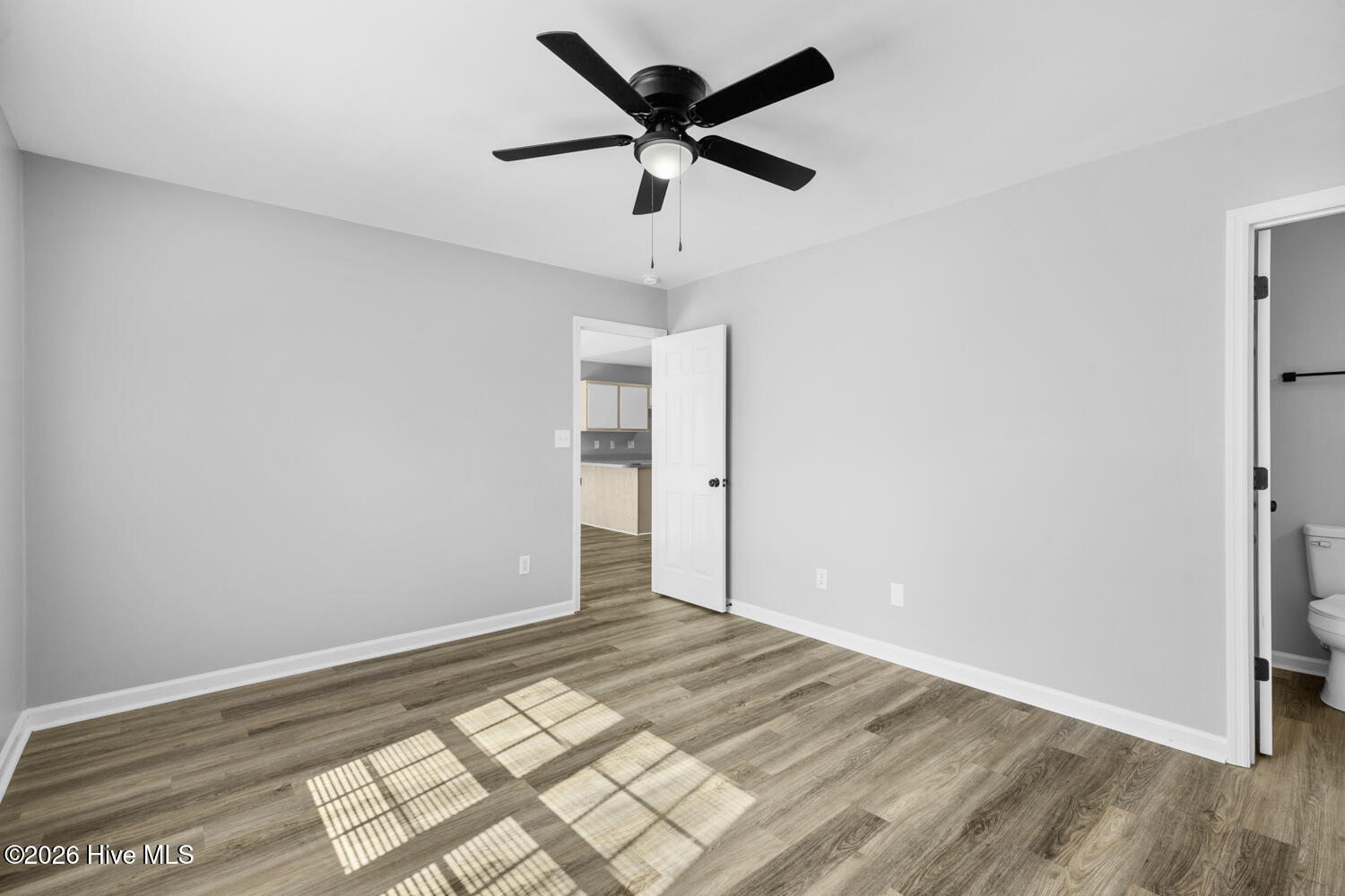 100555483 | Photo 13