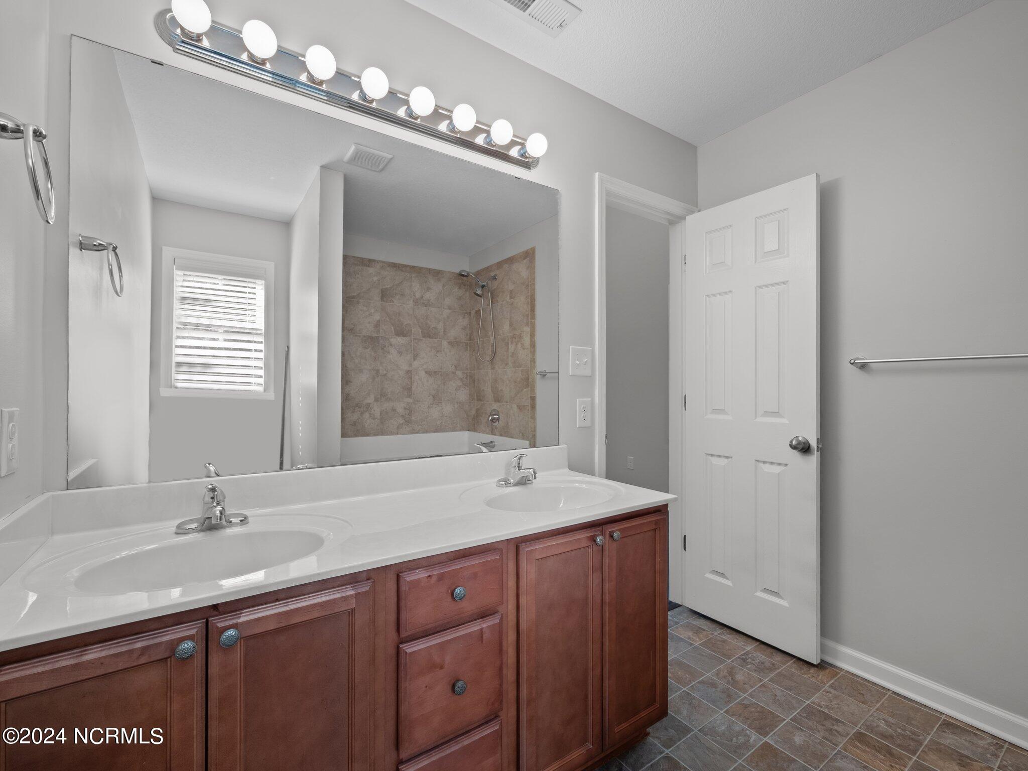 100541428 | Photo 17