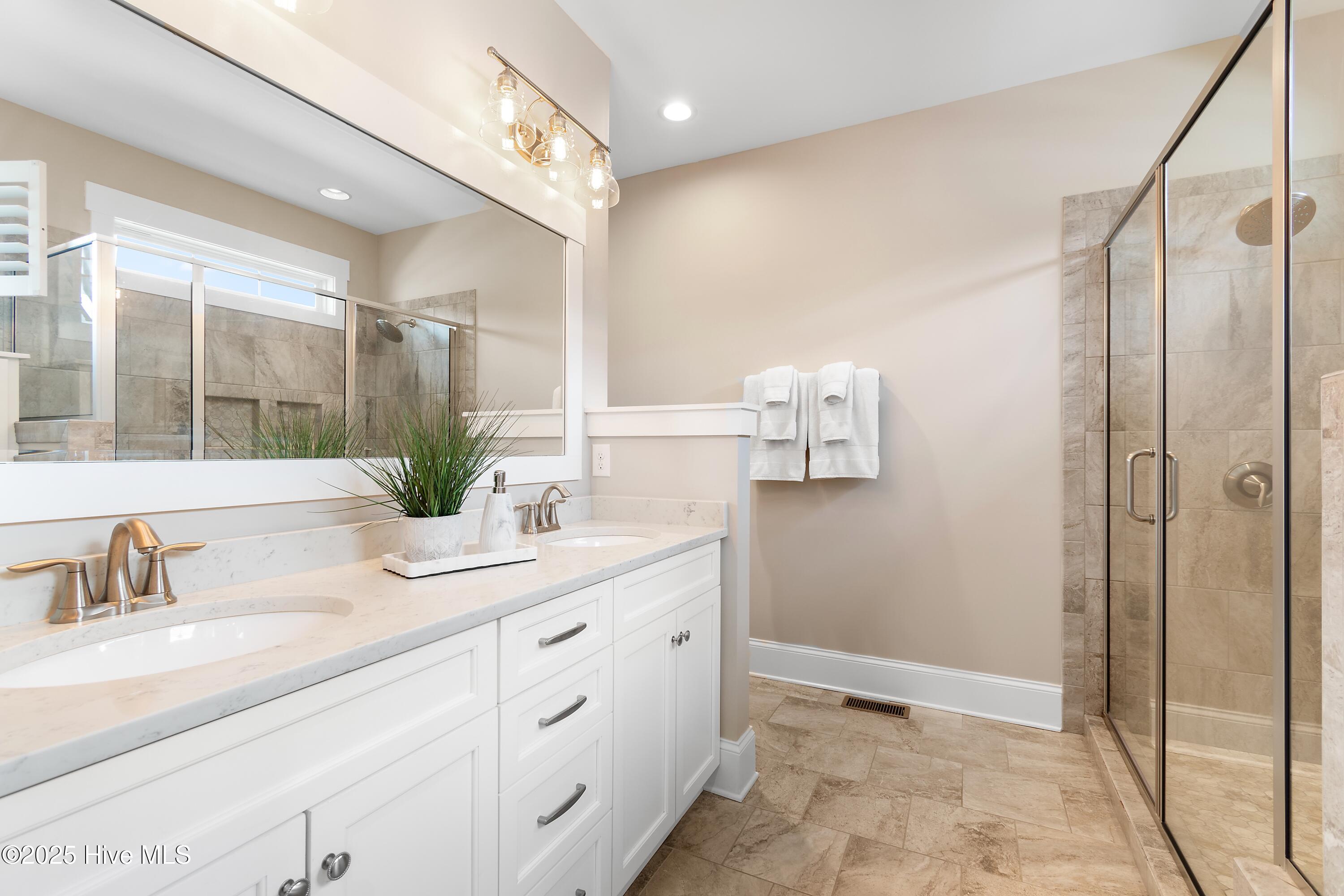 100521650 | Photo 24