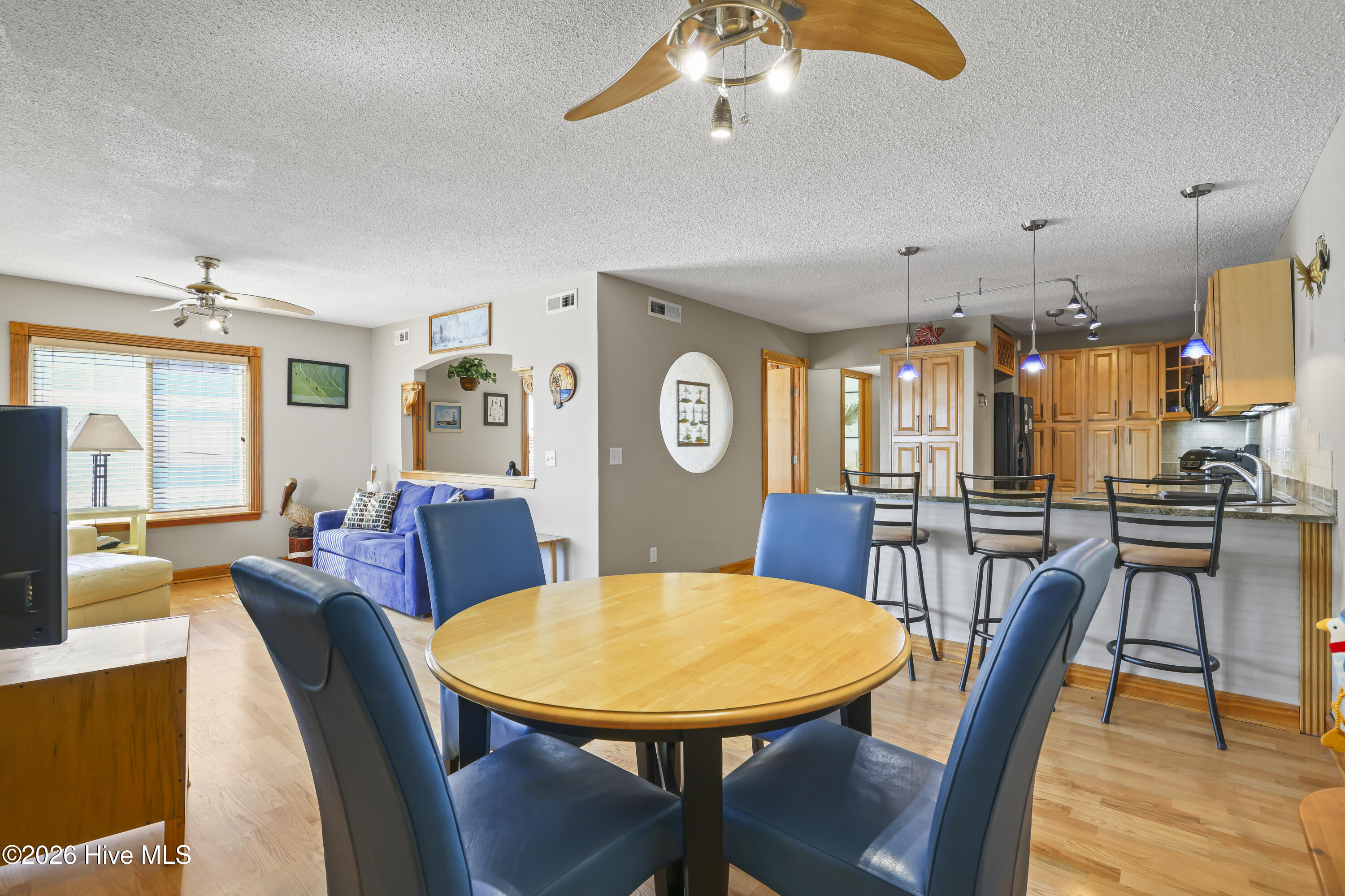 100552115 | Photo 17