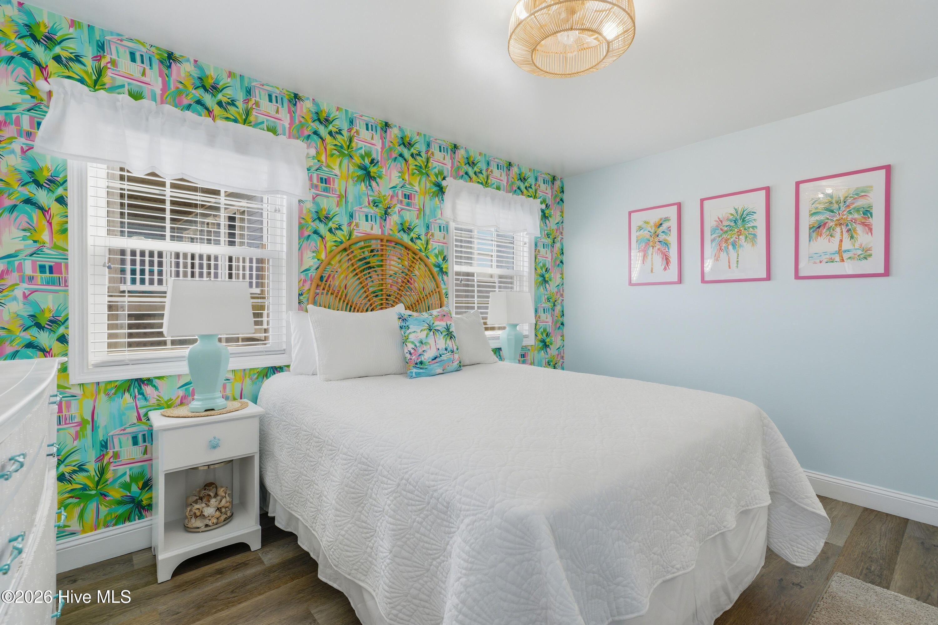 100559140 | Photo 22