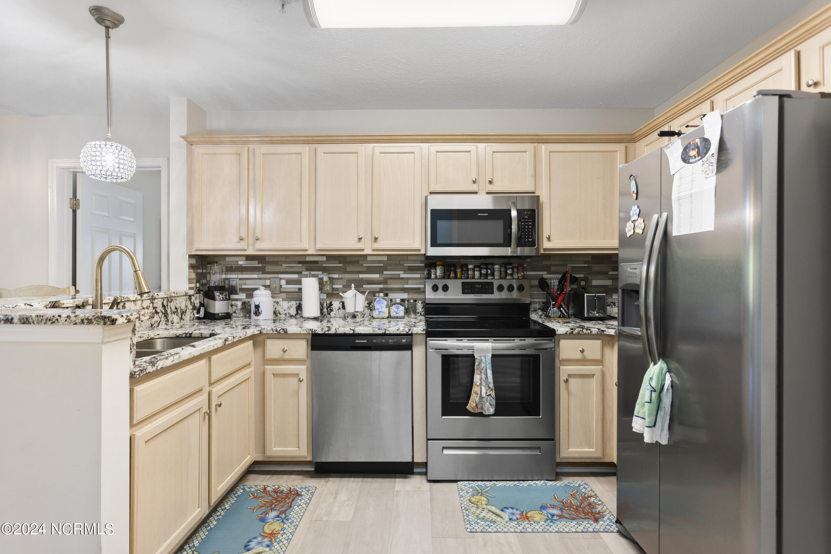 100529721 | Photo 19