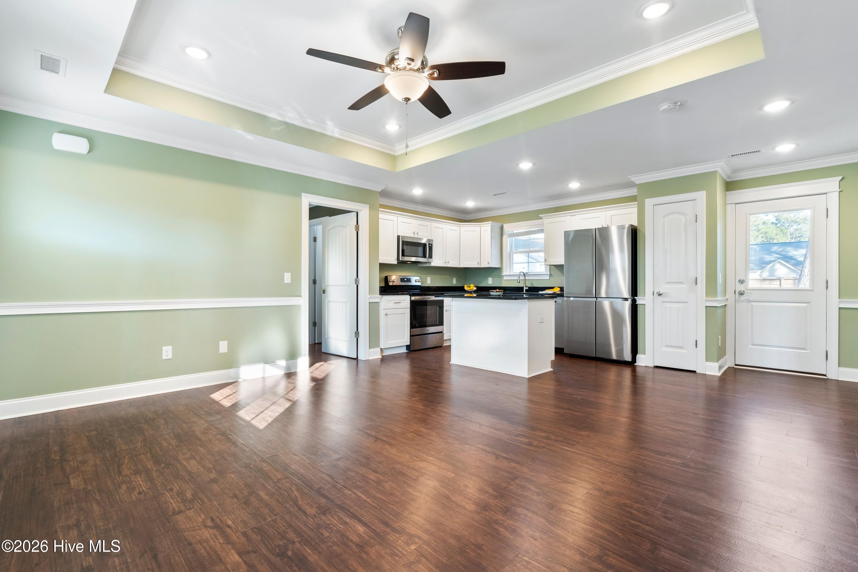 100548335 | Photo 19