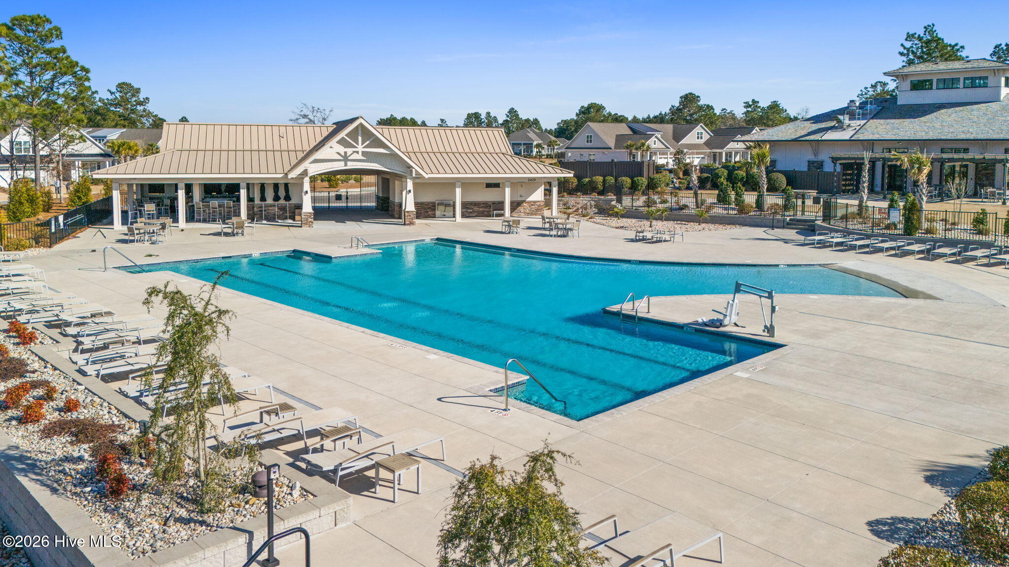 100555093 | Photo 70