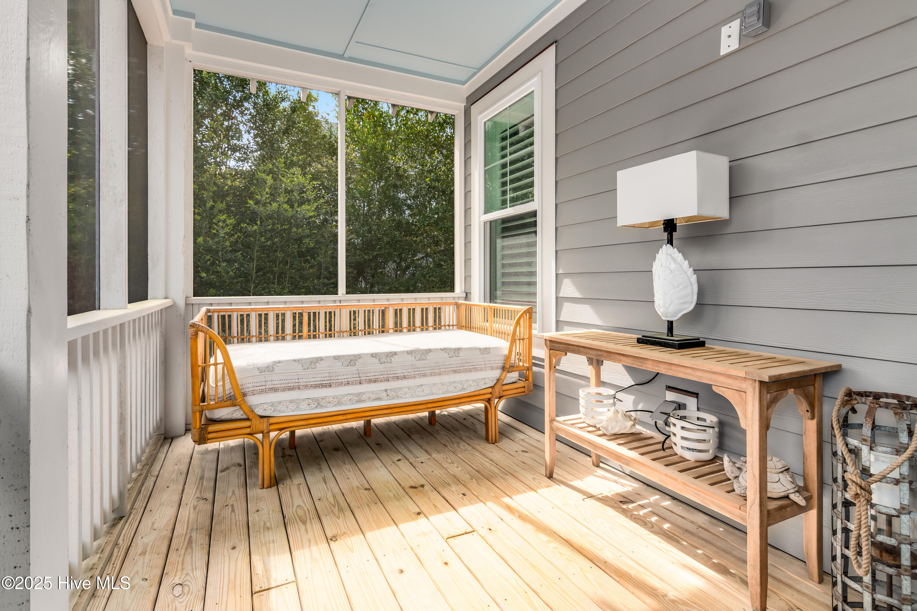 100501018 | Photo 26