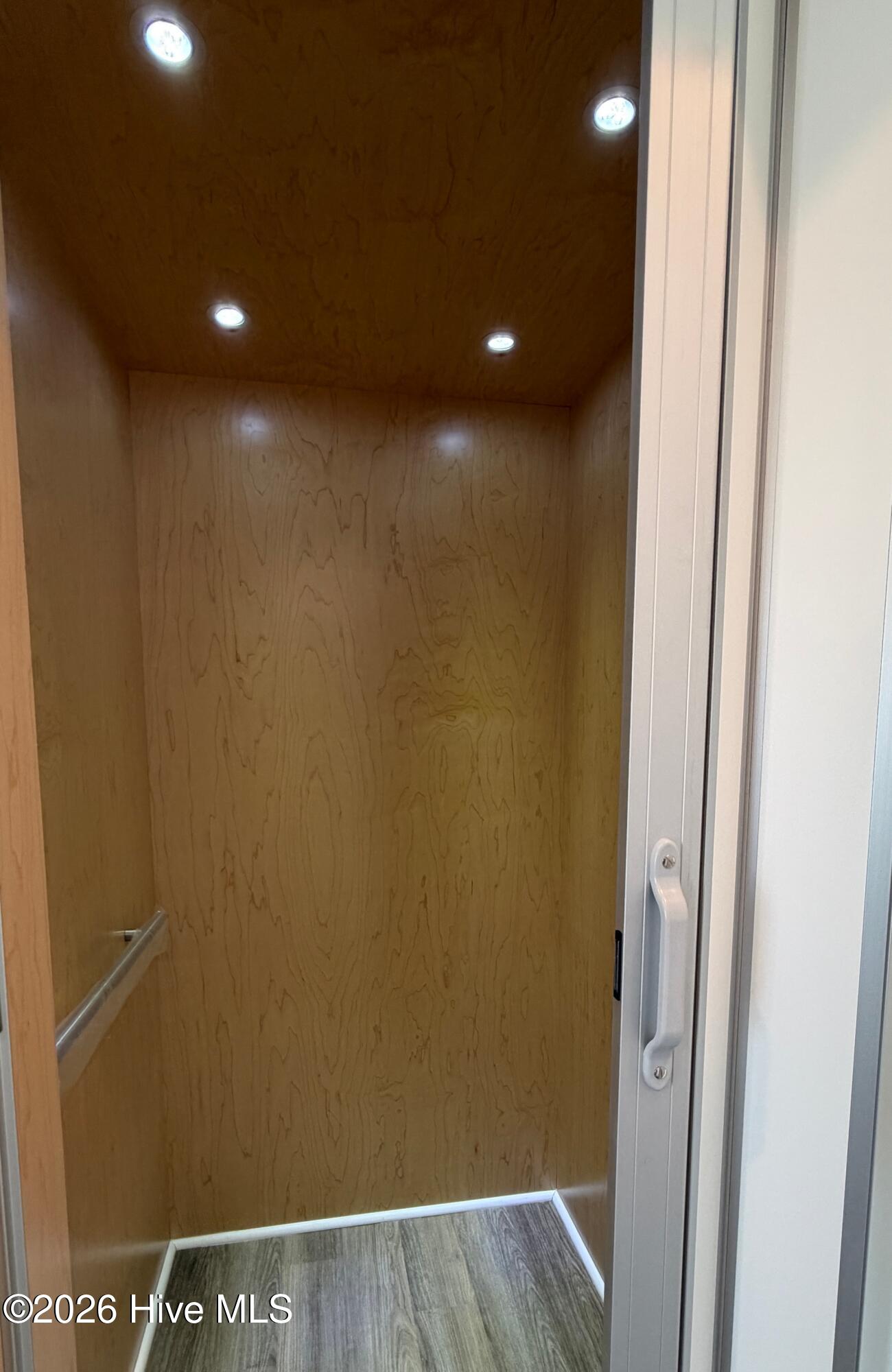 100553259 | Photo 28