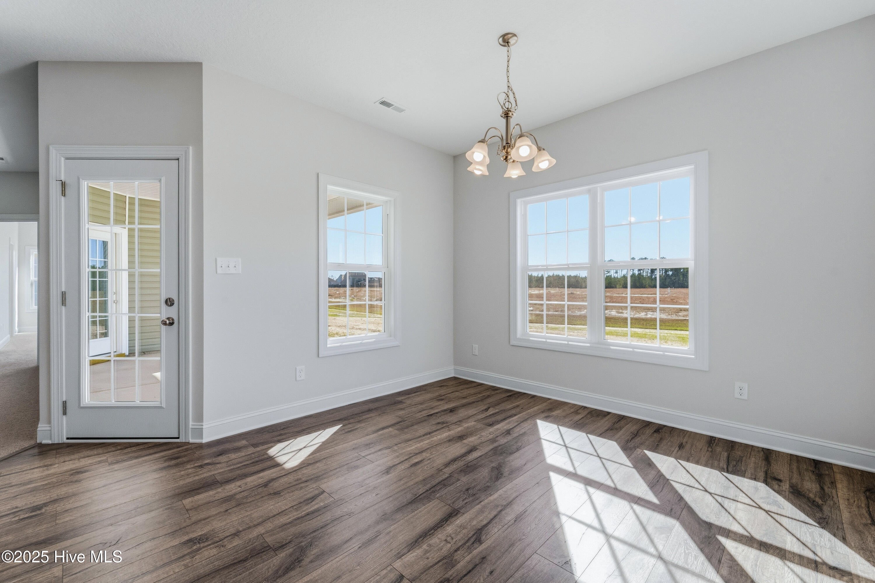 100514766 | Photo 16