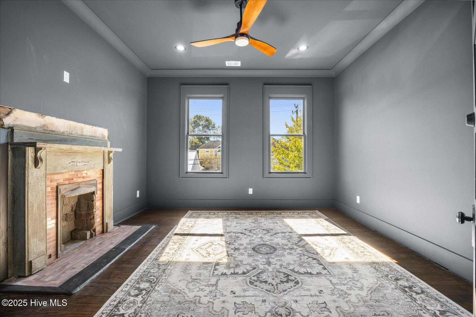 100537963 | Photo 47