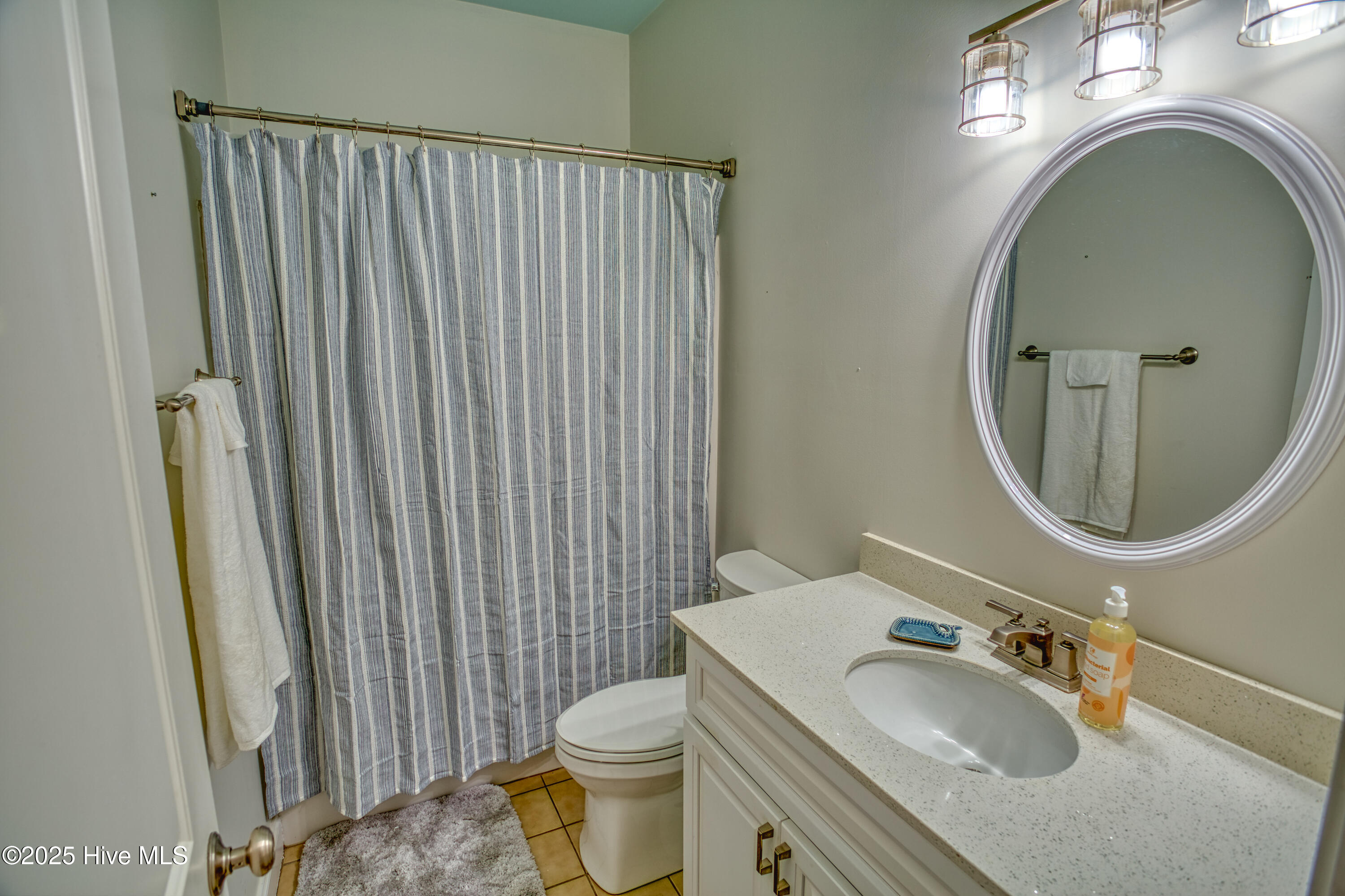 100559318 | Photo 11